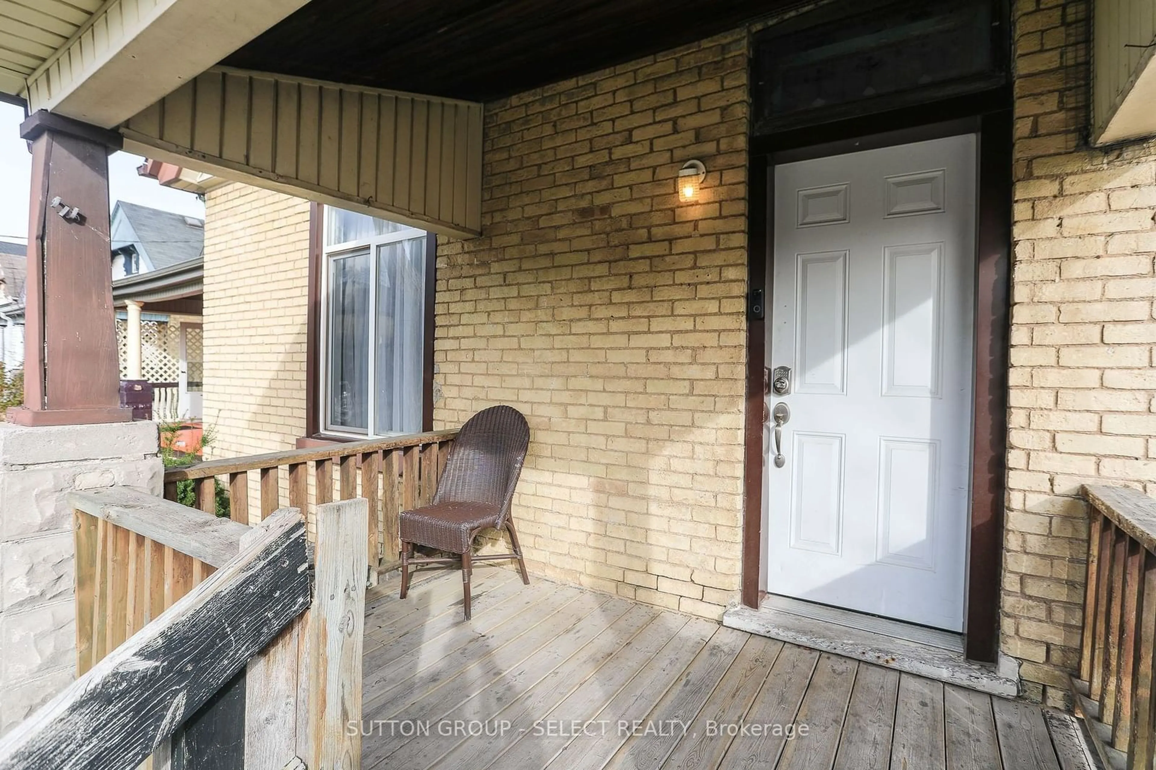 A pic from exterior of the house or condo, cottage for 100 Mamelon St, London Ontario N5Z 1Y1