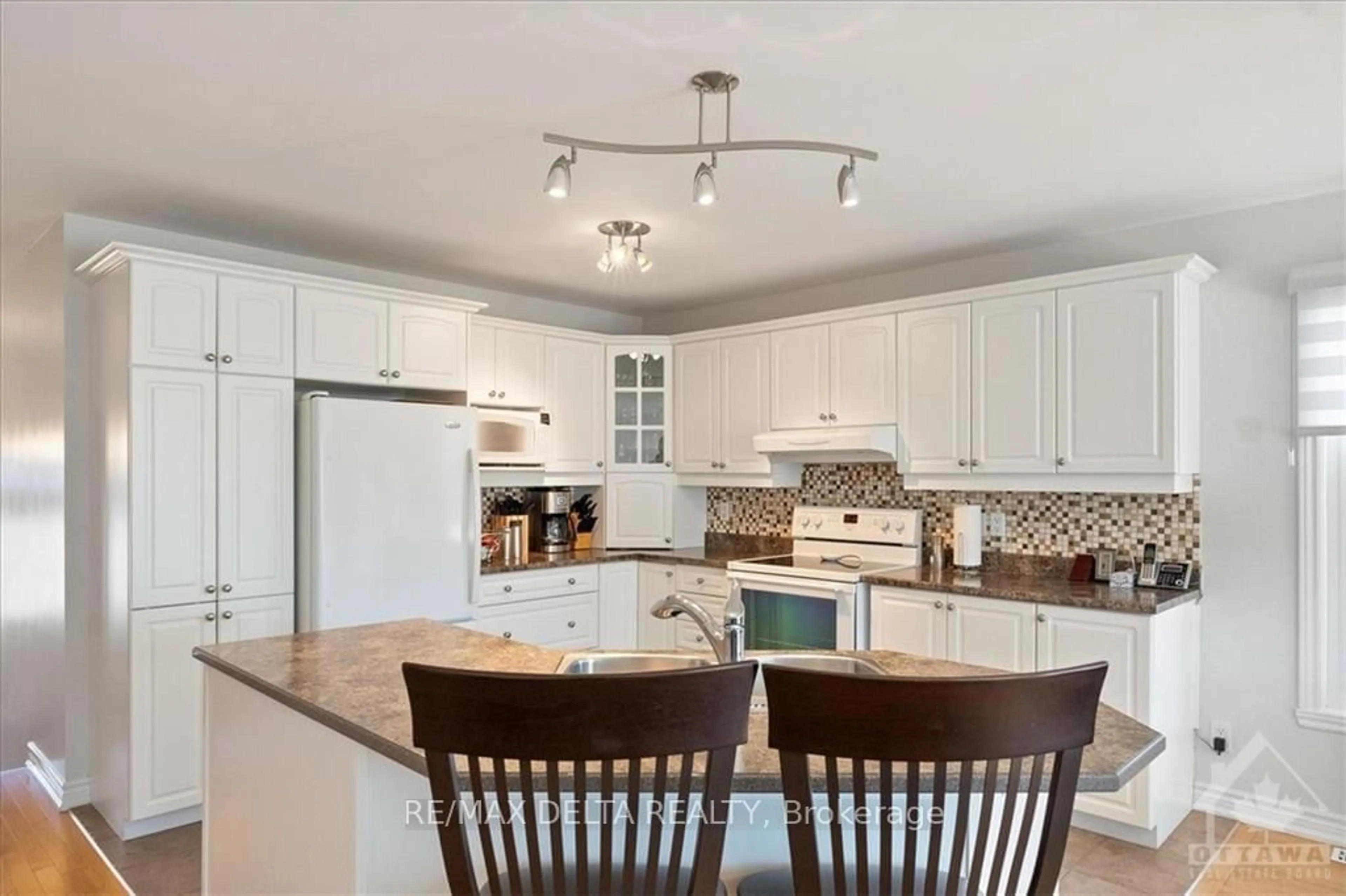 Open concept kitchen for 1606 SEBASTIEN Cres, Clarence-Rockland Ontario K4K 1V9