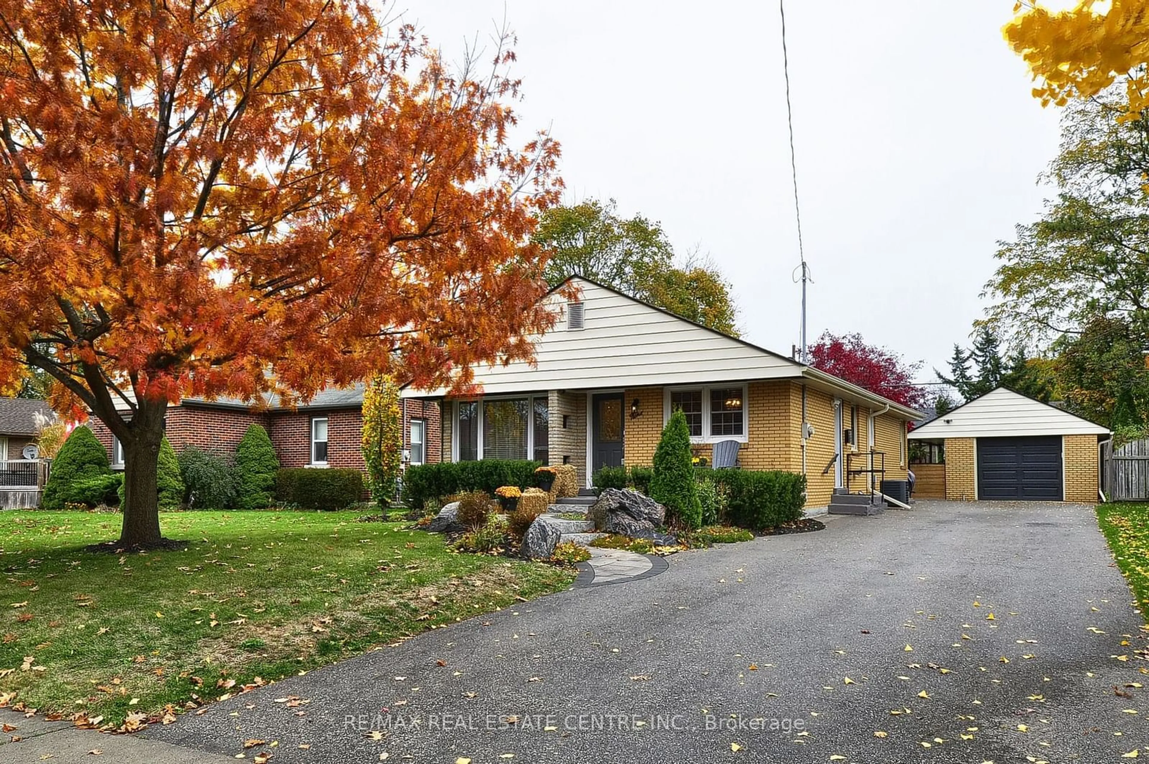 A pic from exterior of the house or condo, cottage for 9 Christopher Dr, Cambridge Ontario N1R 4R3