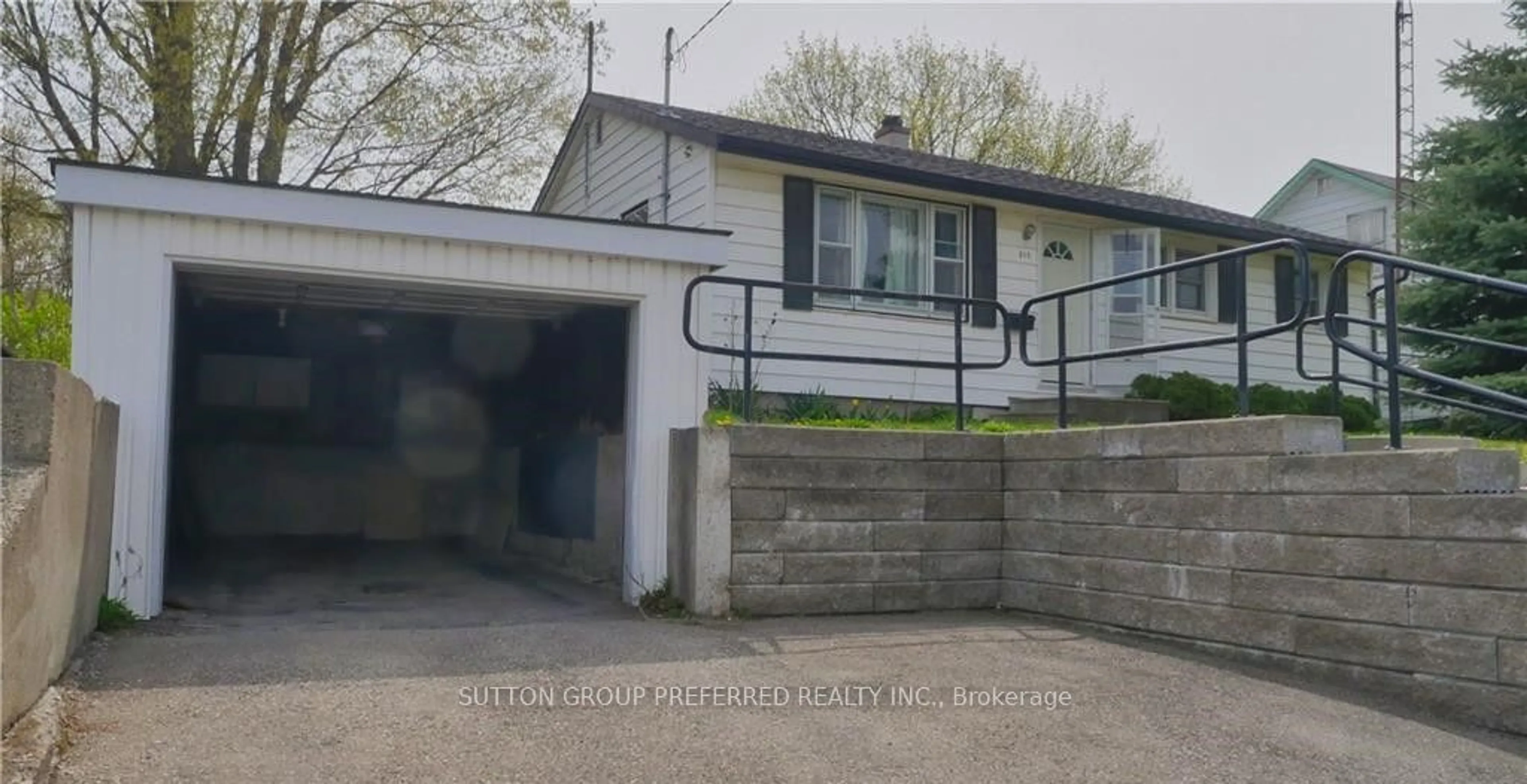 Frontside or backside of a home, the street view for 215 Charles St, Ingersoll Ontario N5C 2M4