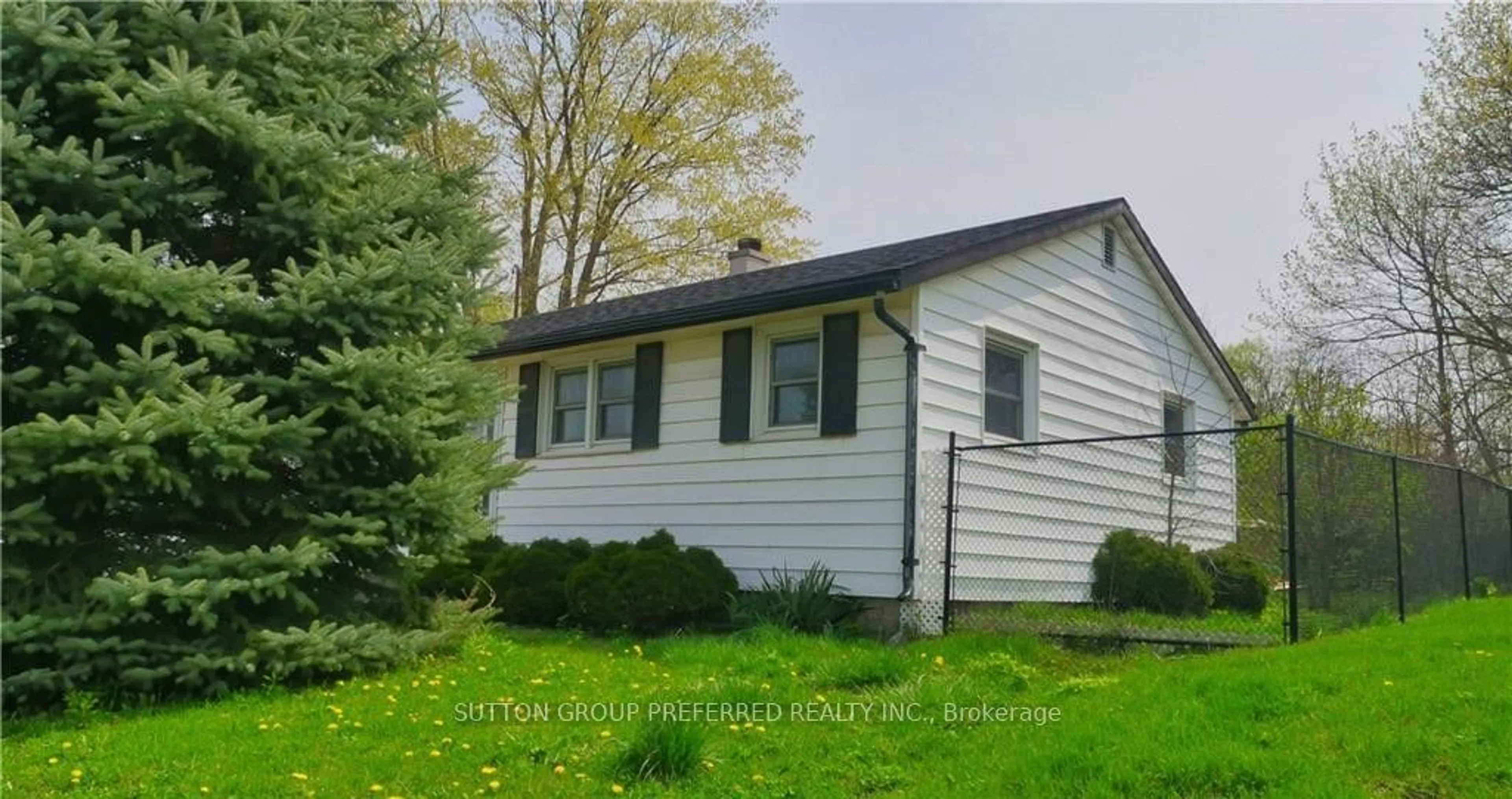 Frontside or backside of a home, cottage for 215 Charles St, Ingersoll Ontario N5C 2M4