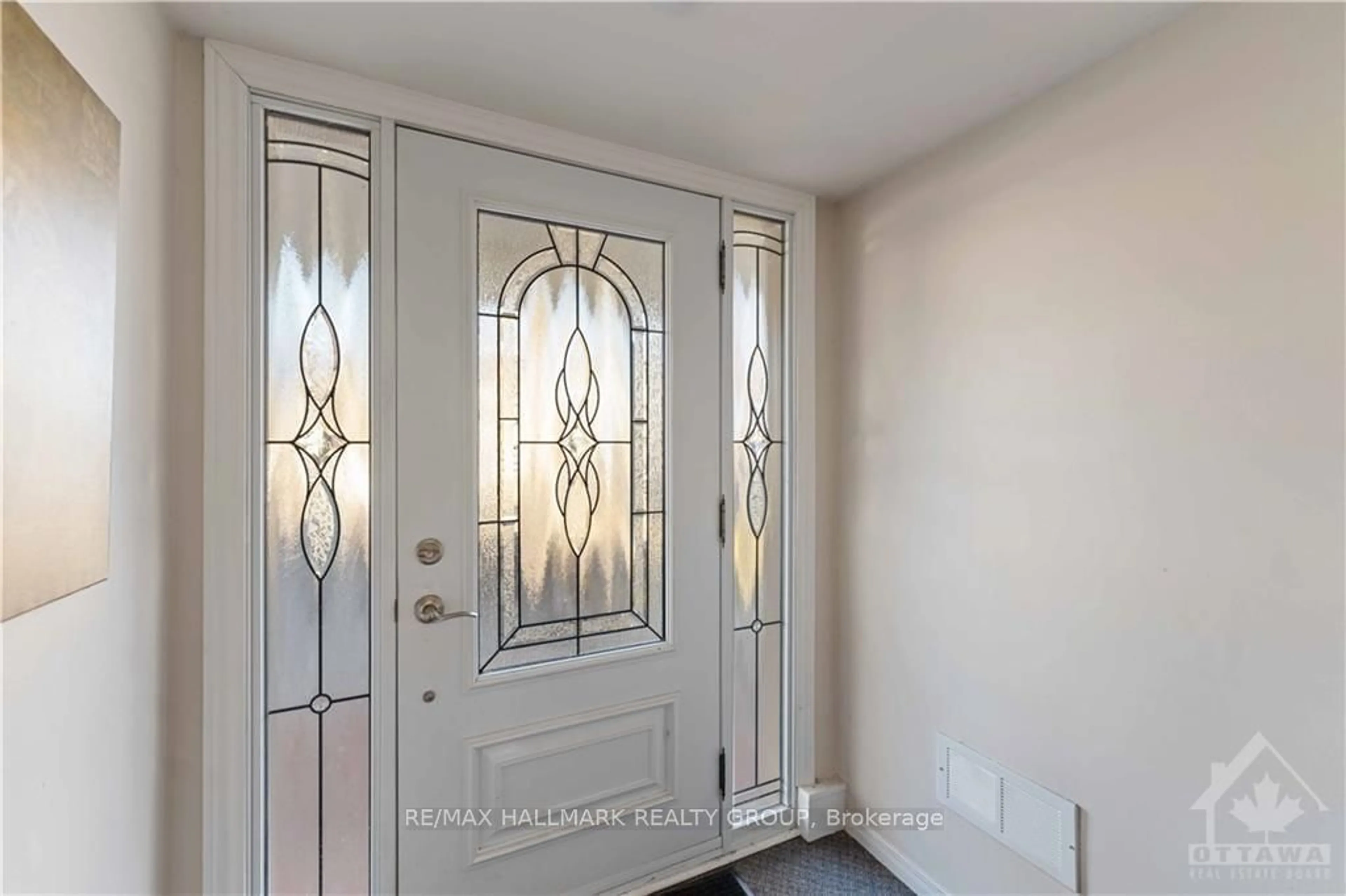 Indoor entryway, wood floors for 732 MORIN St, Overbook - Castleheights and Area Ontario K1K 3G9