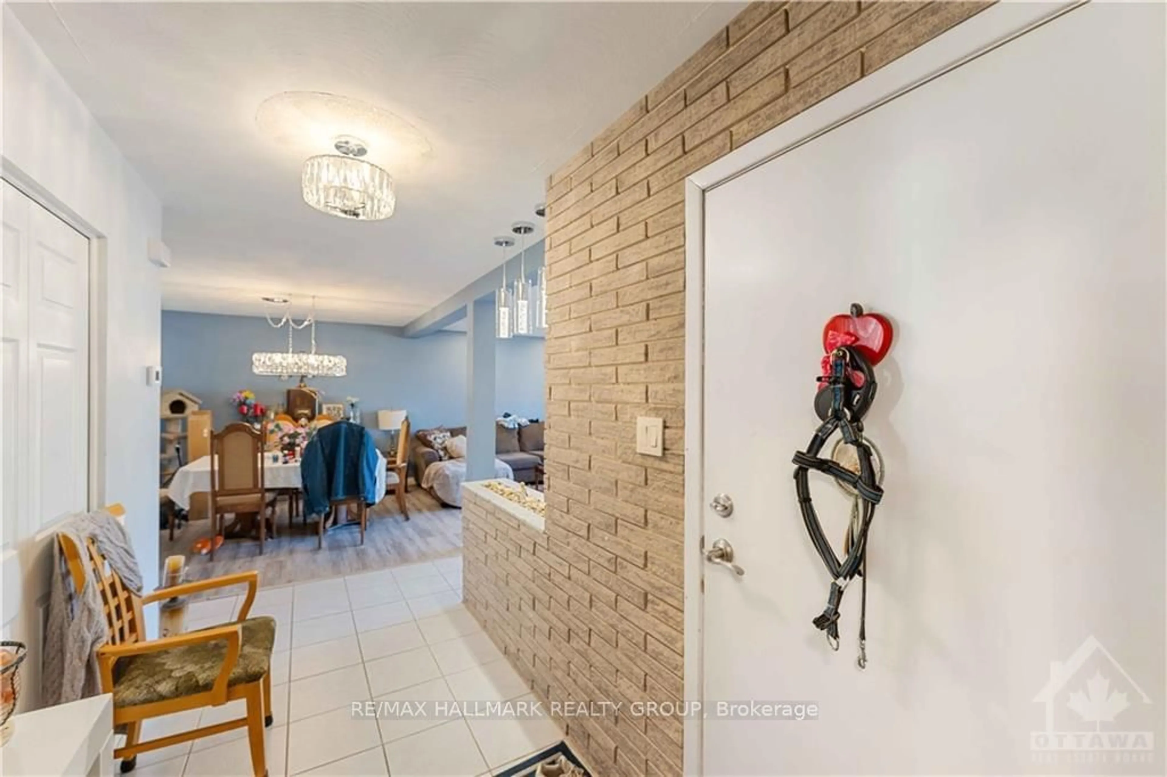 Indoor foyer, ceramic floors for 732 MORIN St, Overbook - Castleheights and Area Ontario K1K 3G9