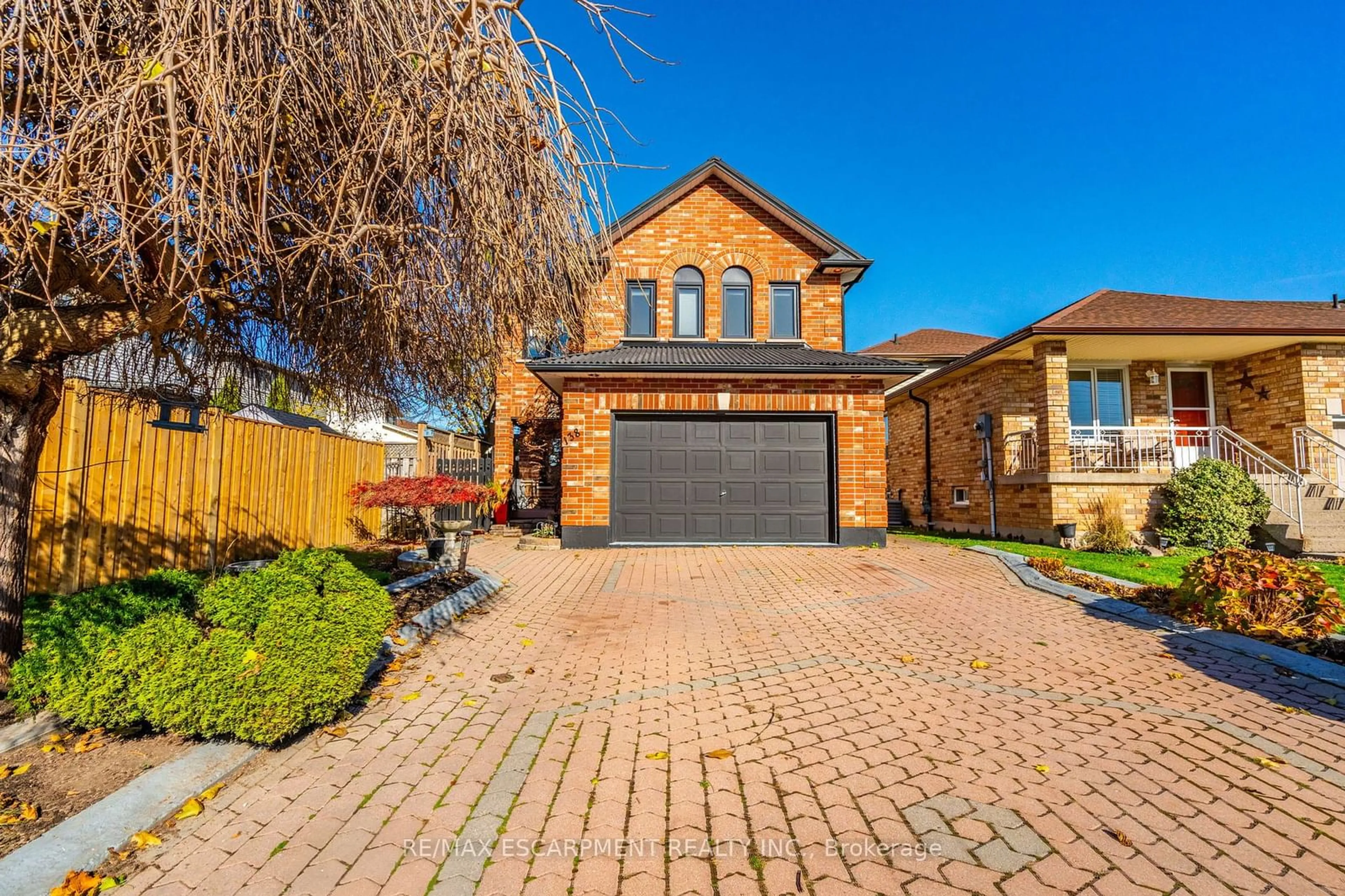 Home with brick exterior material for 138 Beaverbrook Ave, Hamilton Ontario L8W 3T2