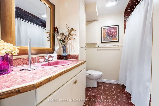Additional property image - 138 Beaverbrook Ave