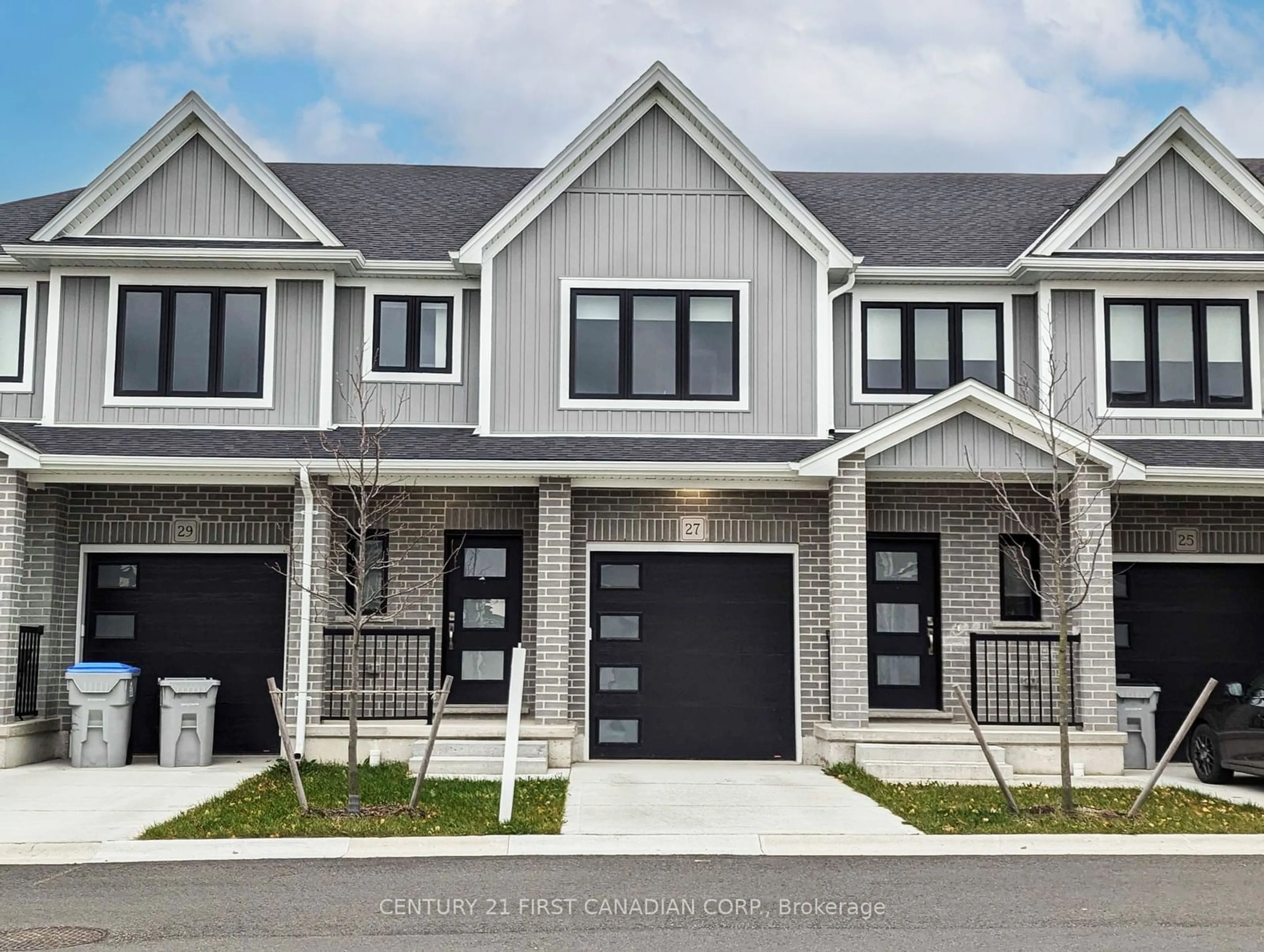 Home with vinyl exterior material for 17 NICHOLSON St #27, Lucan Biddulph Ontario N0M 2J0