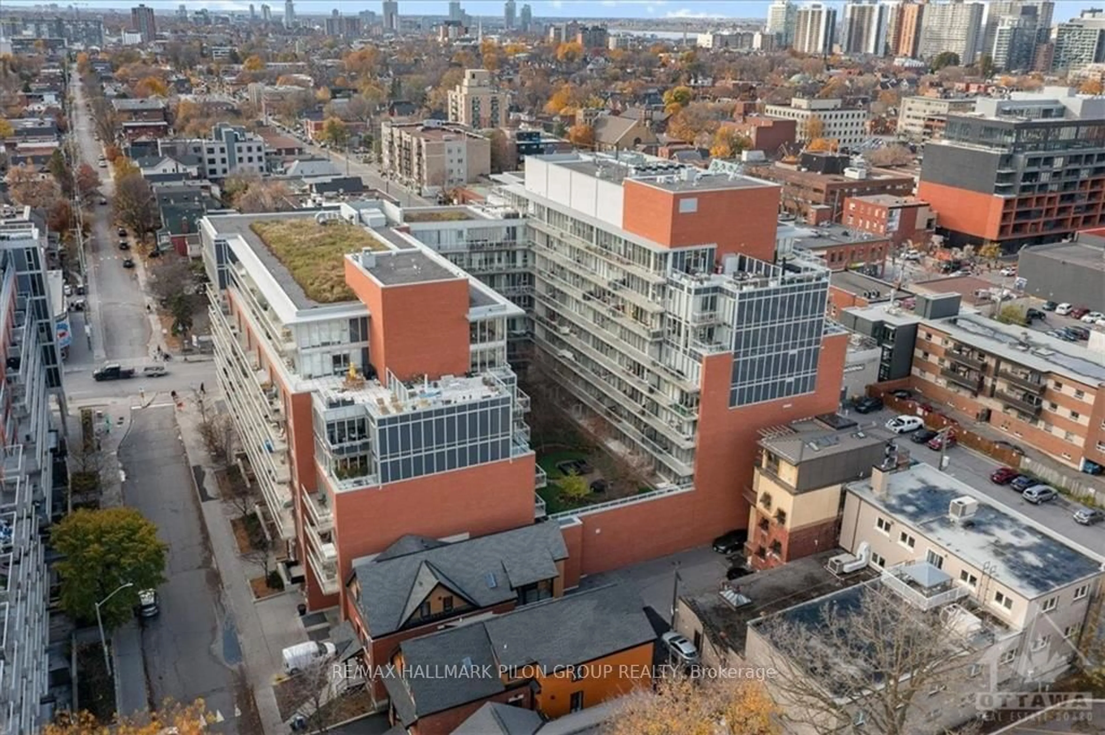 A pic from exterior of the house or condo, the view of city buildings for 349 MCLEOD St #527, Ottawa Centre Ontario K2P 0S1