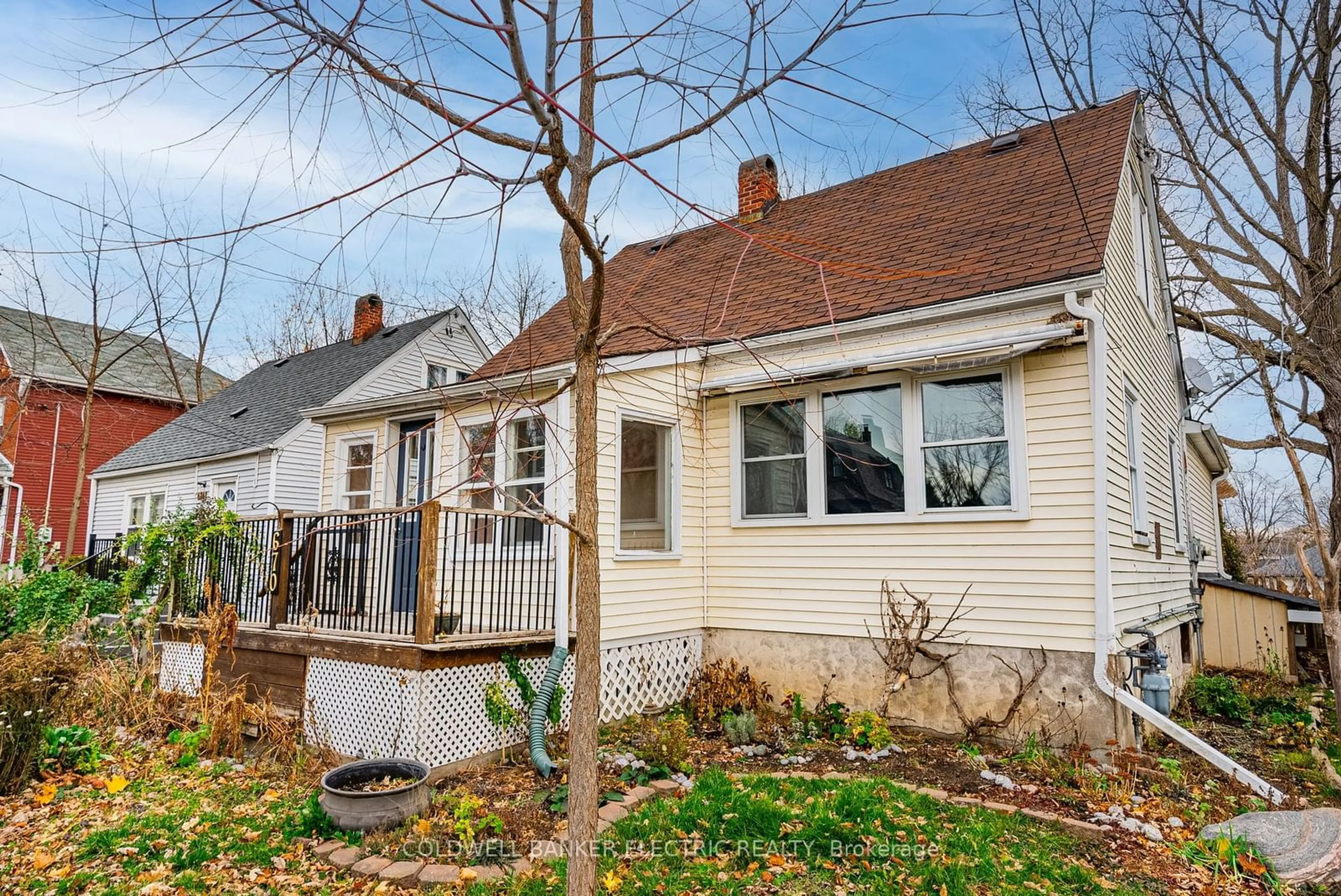 Frontside or backside of a home, cottage for 670 Ross St, Peterborough Ontario K9H 2C7