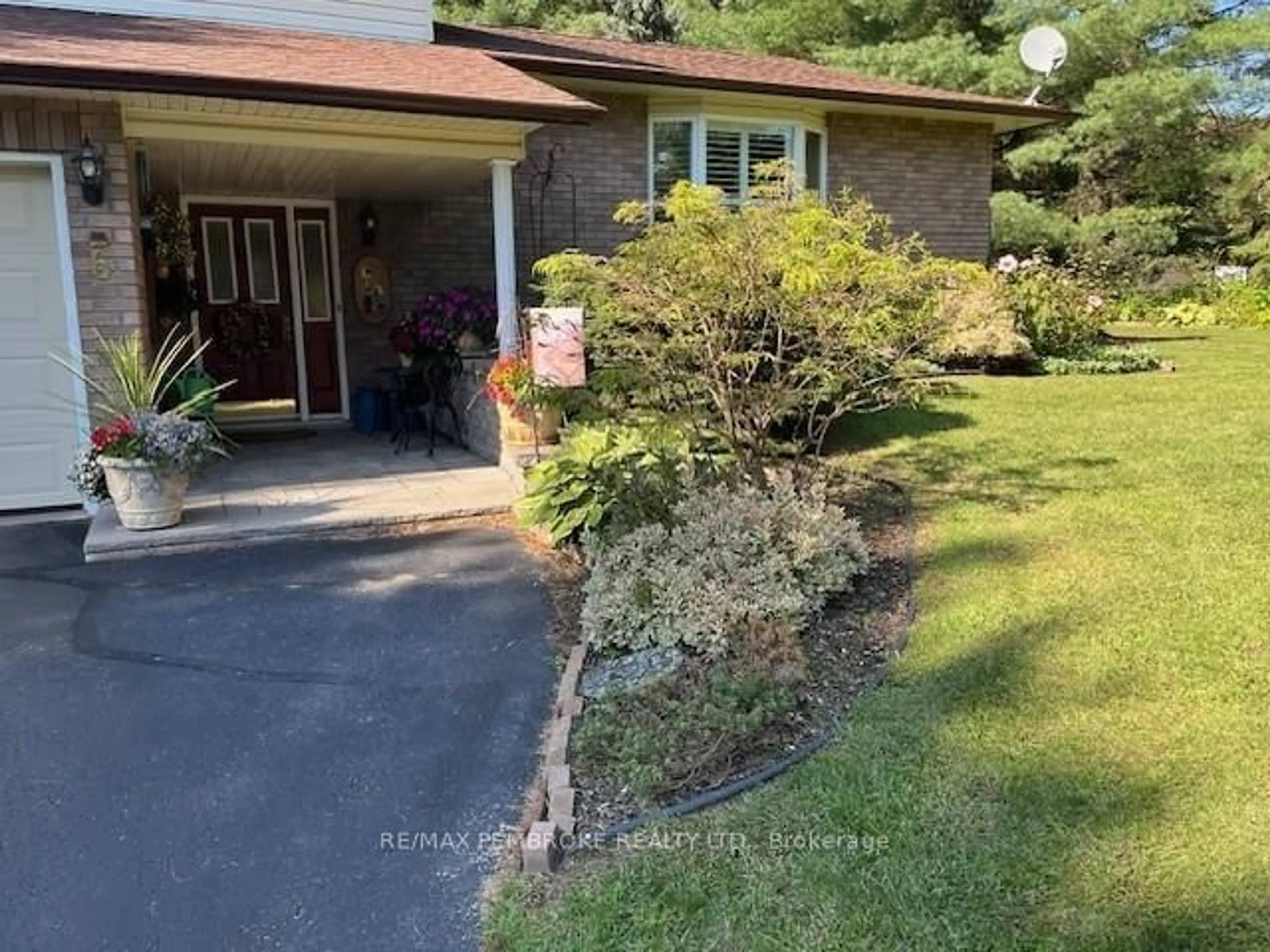 Frontside or backside of a home, cottage for 6 DEREK Dr, Petawawa Ontario K8H 3L8