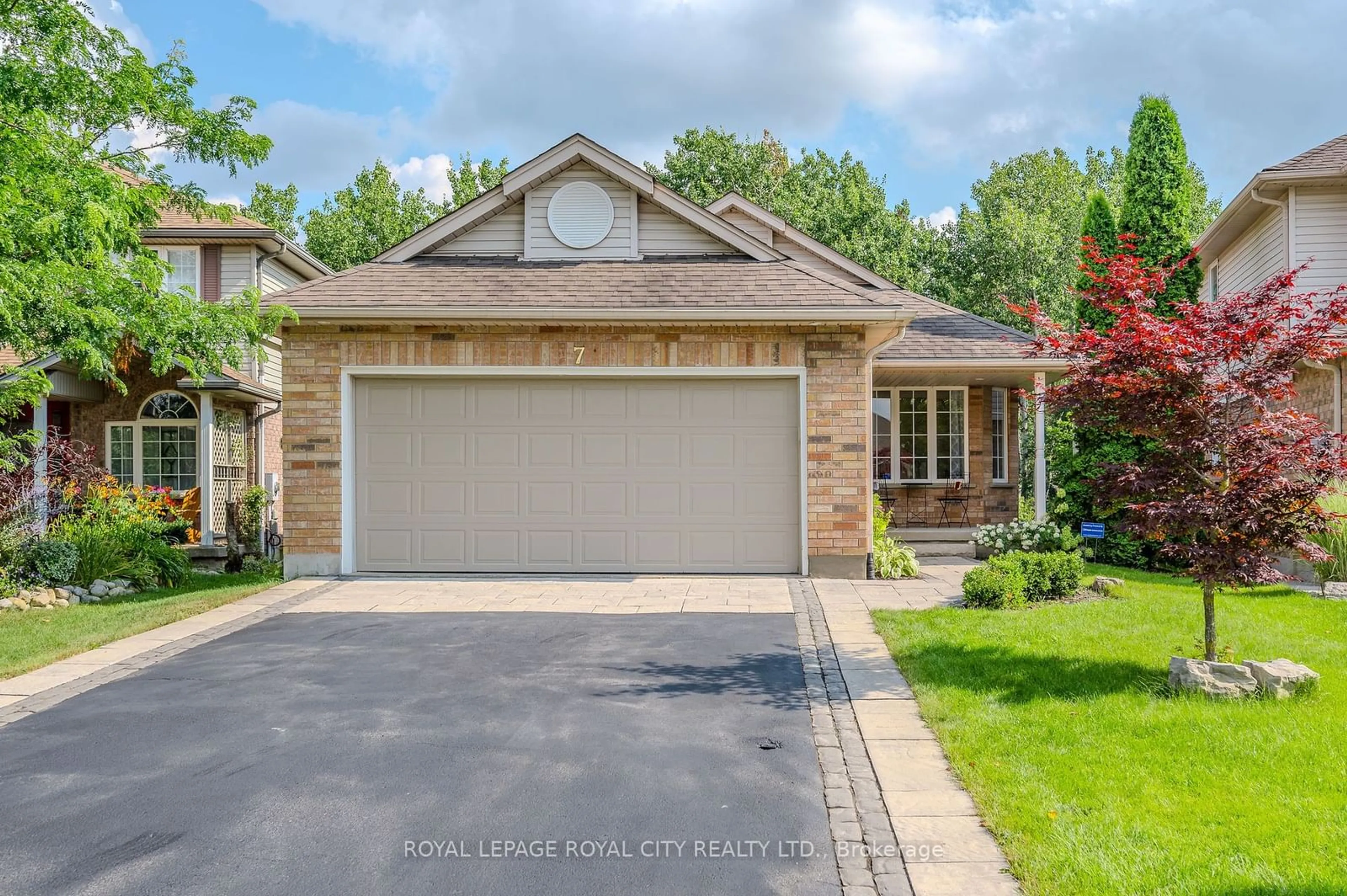 Frontside or backside of a home, cottage for 7 Whitetail Crt, Guelph Ontario N1L 1H6