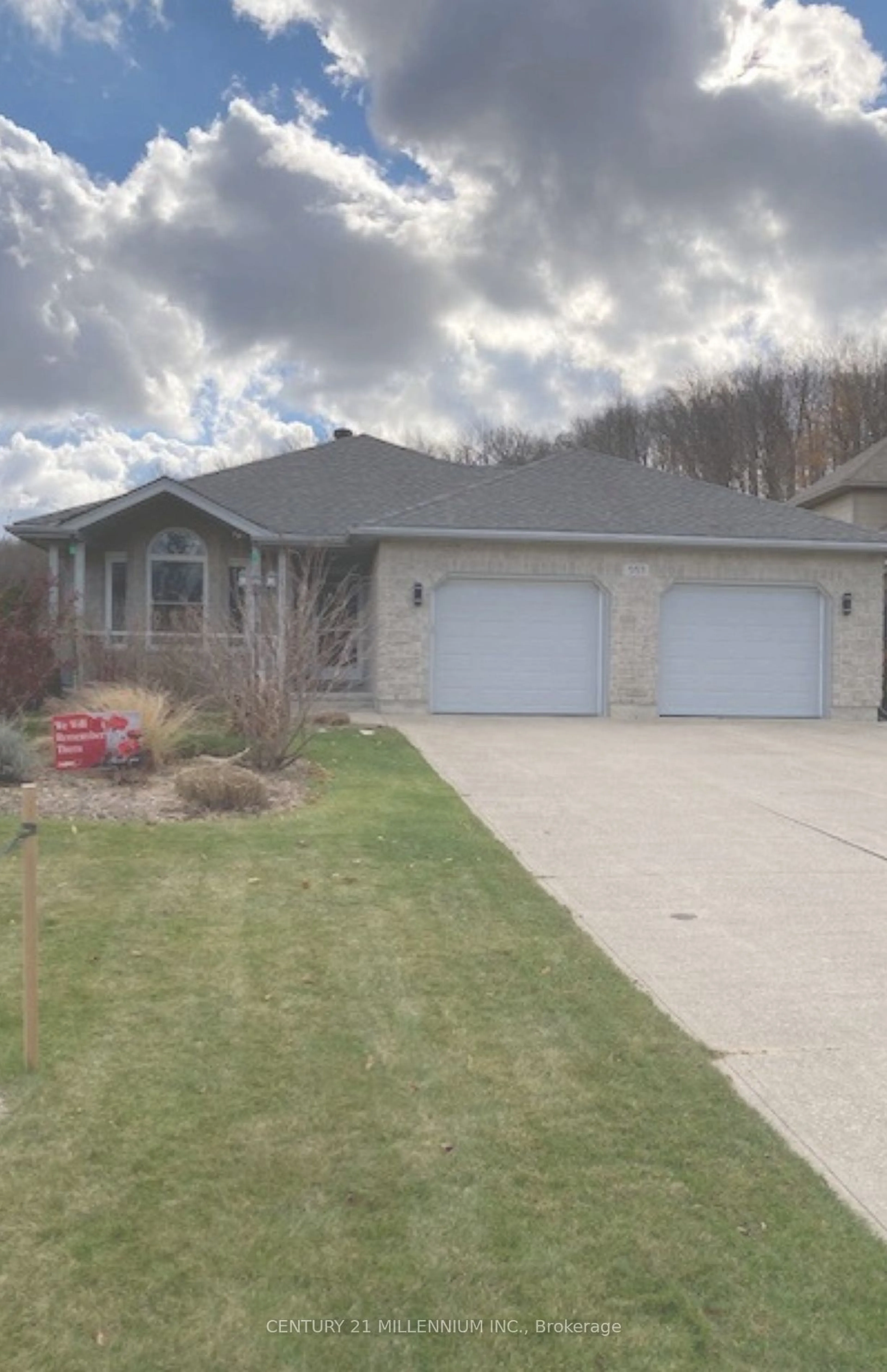 Frontside or backside of a home, the street view for 553 1st (SW) St, Owen Sound Ontario N4K 6Z7