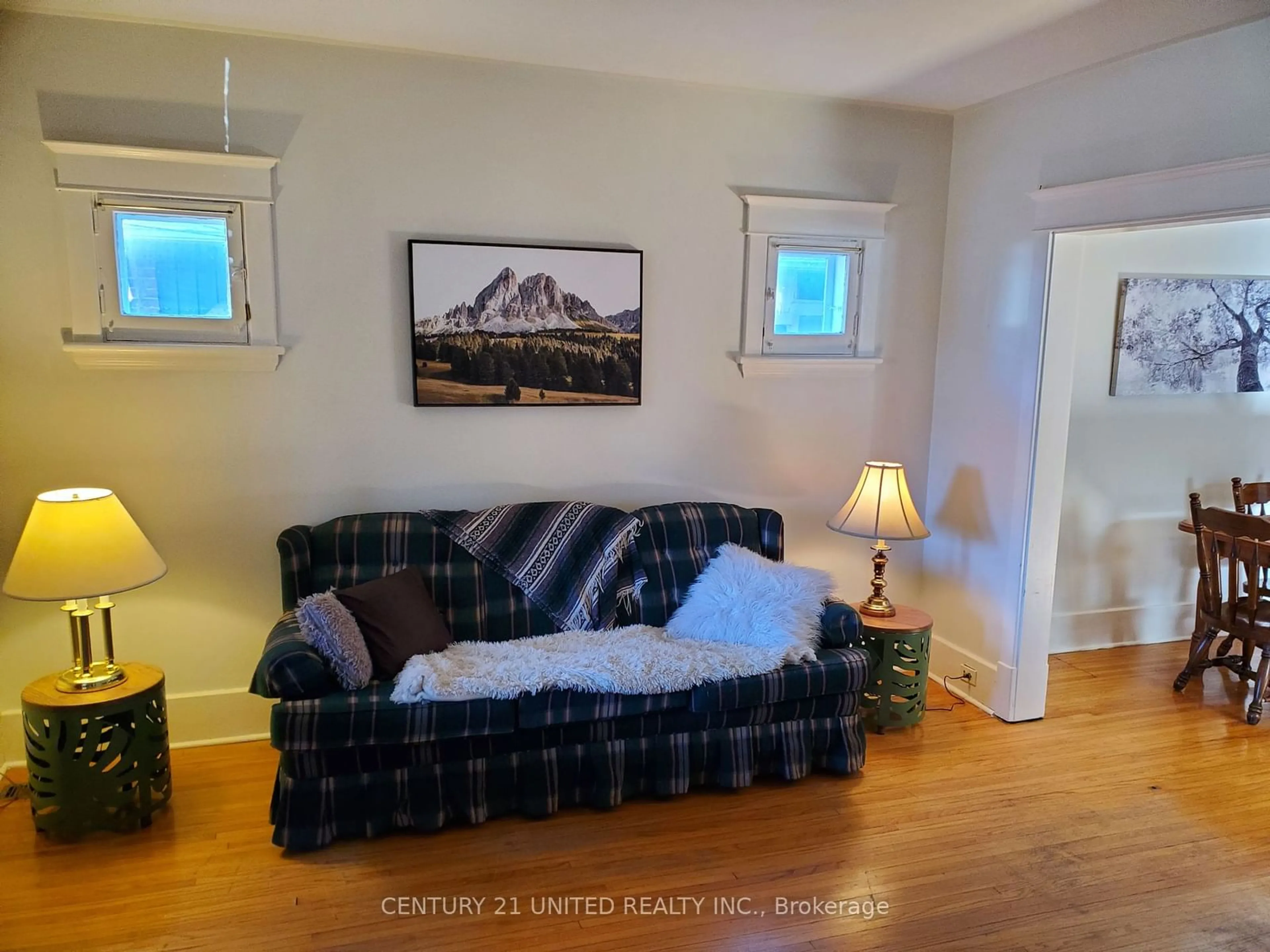 Living room, wood floors for 416 Rogers St, Peterborough Ontario K9H 1W9