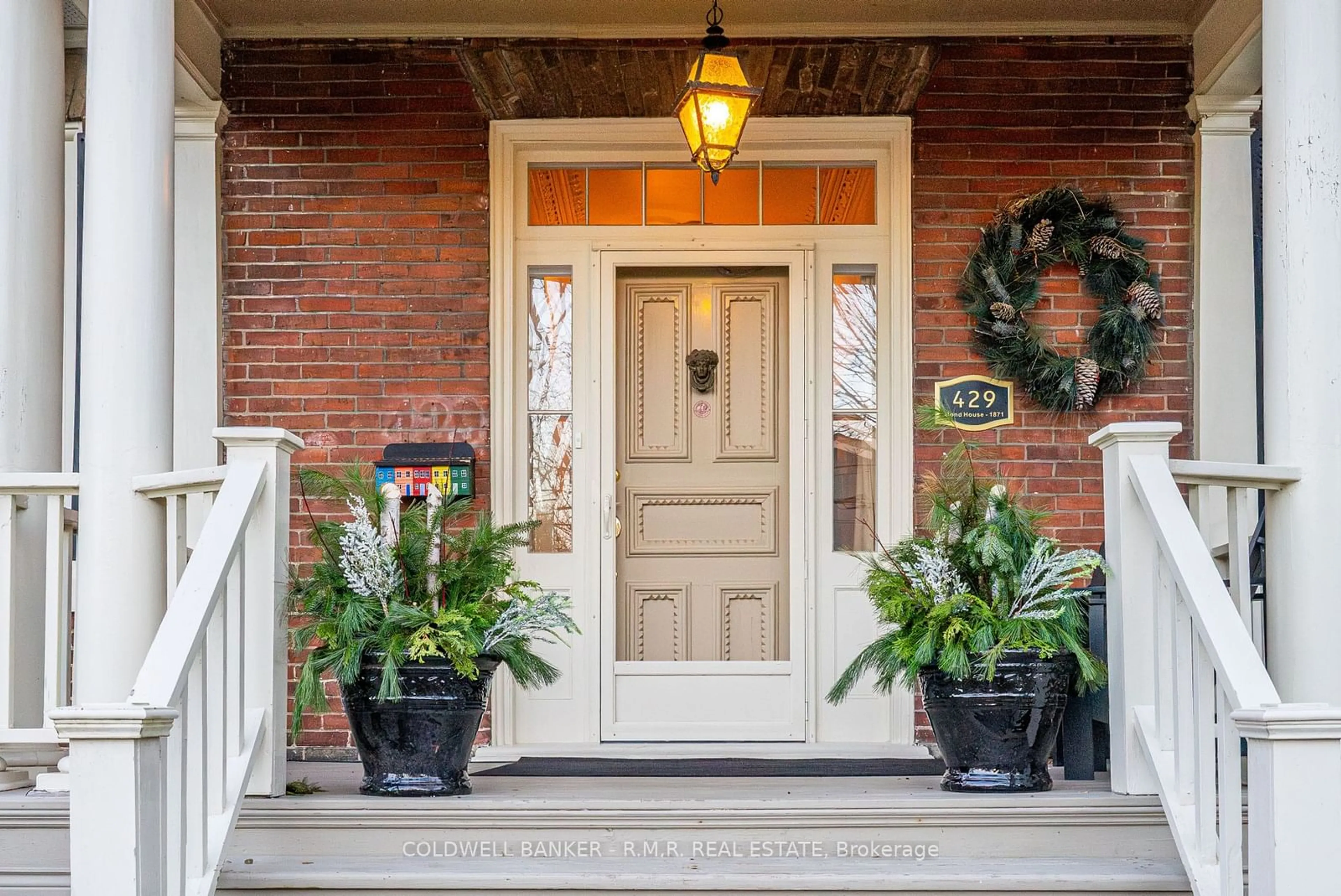 Indoor entryway, wood floors for 429 George St, Cobourg Ontario K9A 3M7