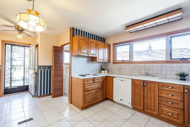 Additional property image - 9 Thomson Crt