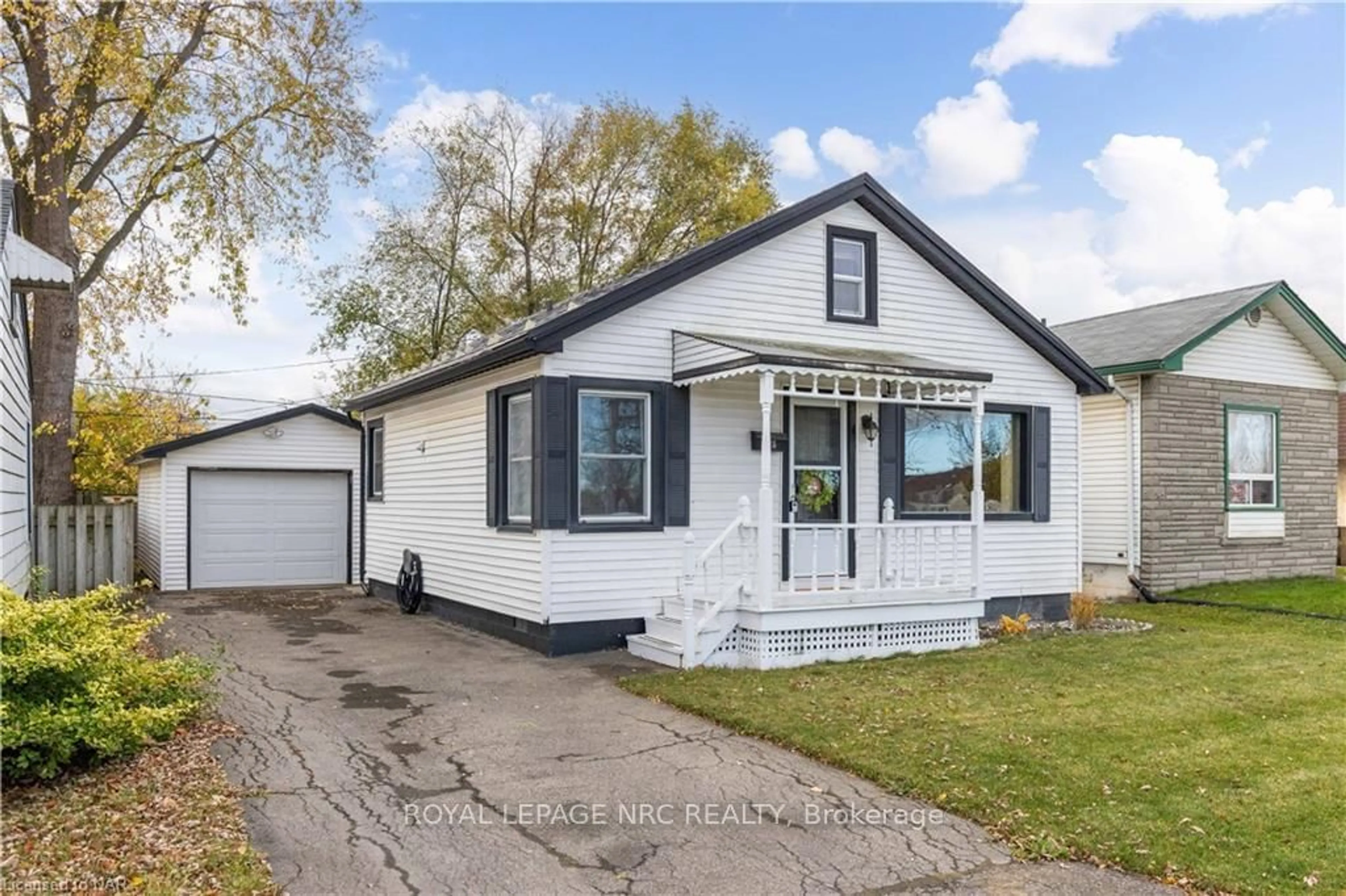 Frontside or backside of a home, cottage for 305 Lincoln St, Welland Ontario L3B 4N5