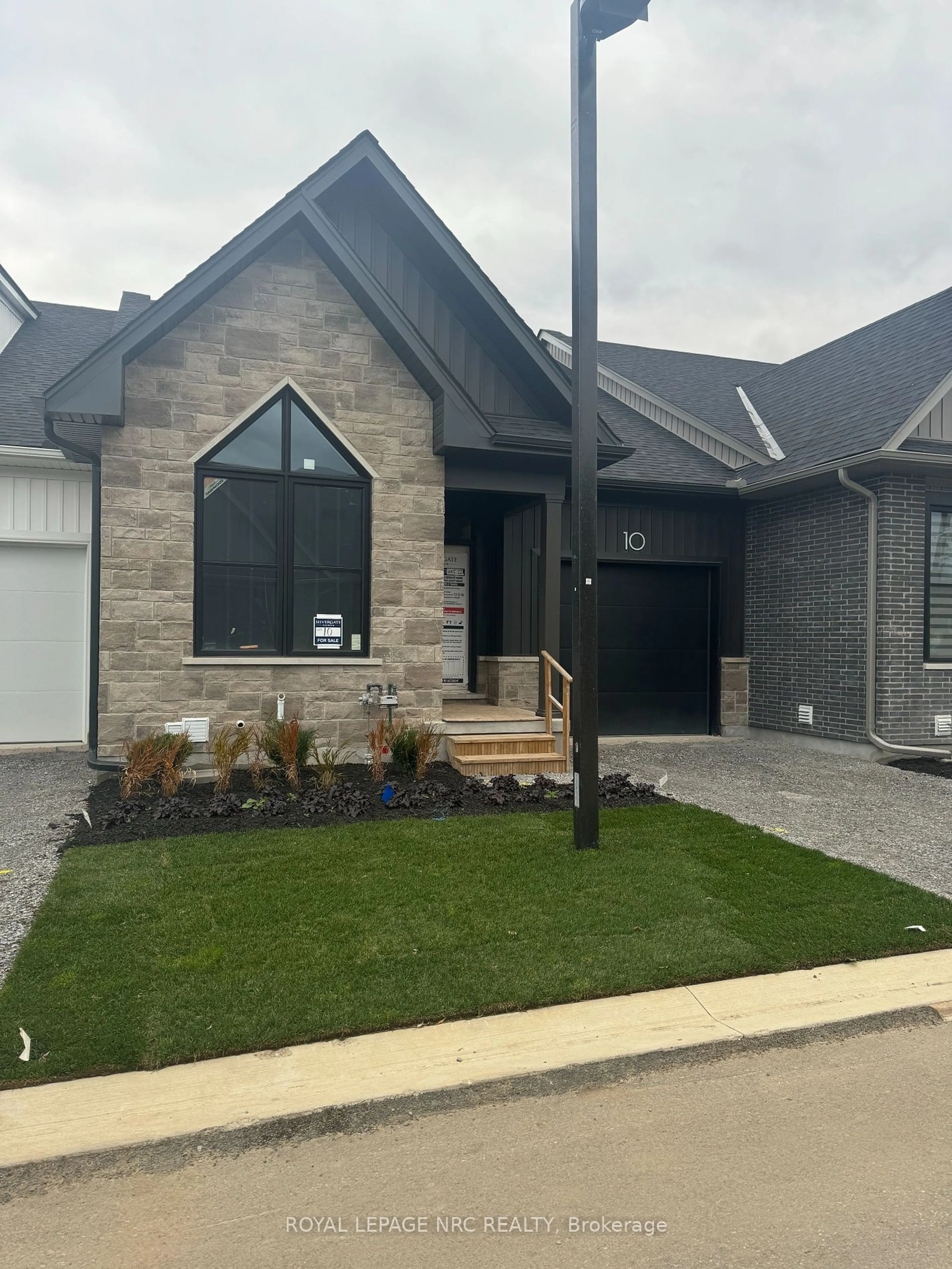 Frontside or backside of a home, cottage for 205 ST.DAVIDS Rd #10, Thorold Ontario L2V 4G2