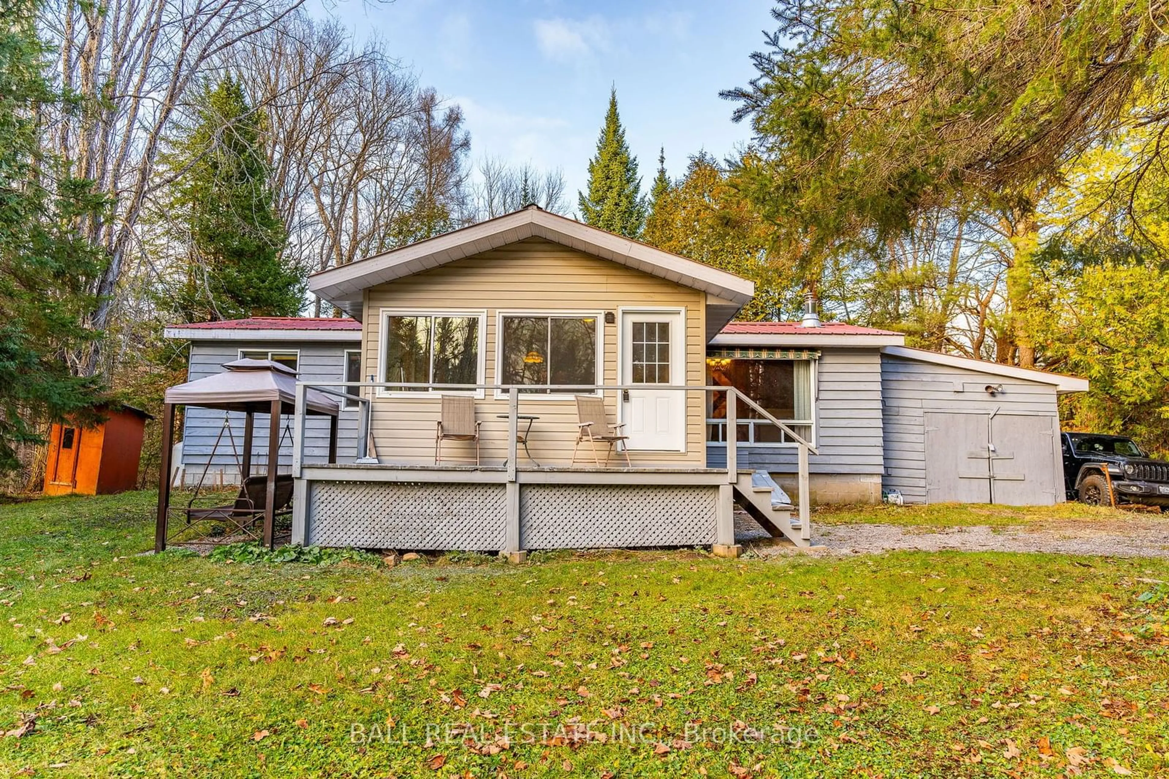 Frontside or backside of a home, cottage for 121 Salmon Lake Rd, Galway-Cavendish and Harvey Ontario K0L 1J0