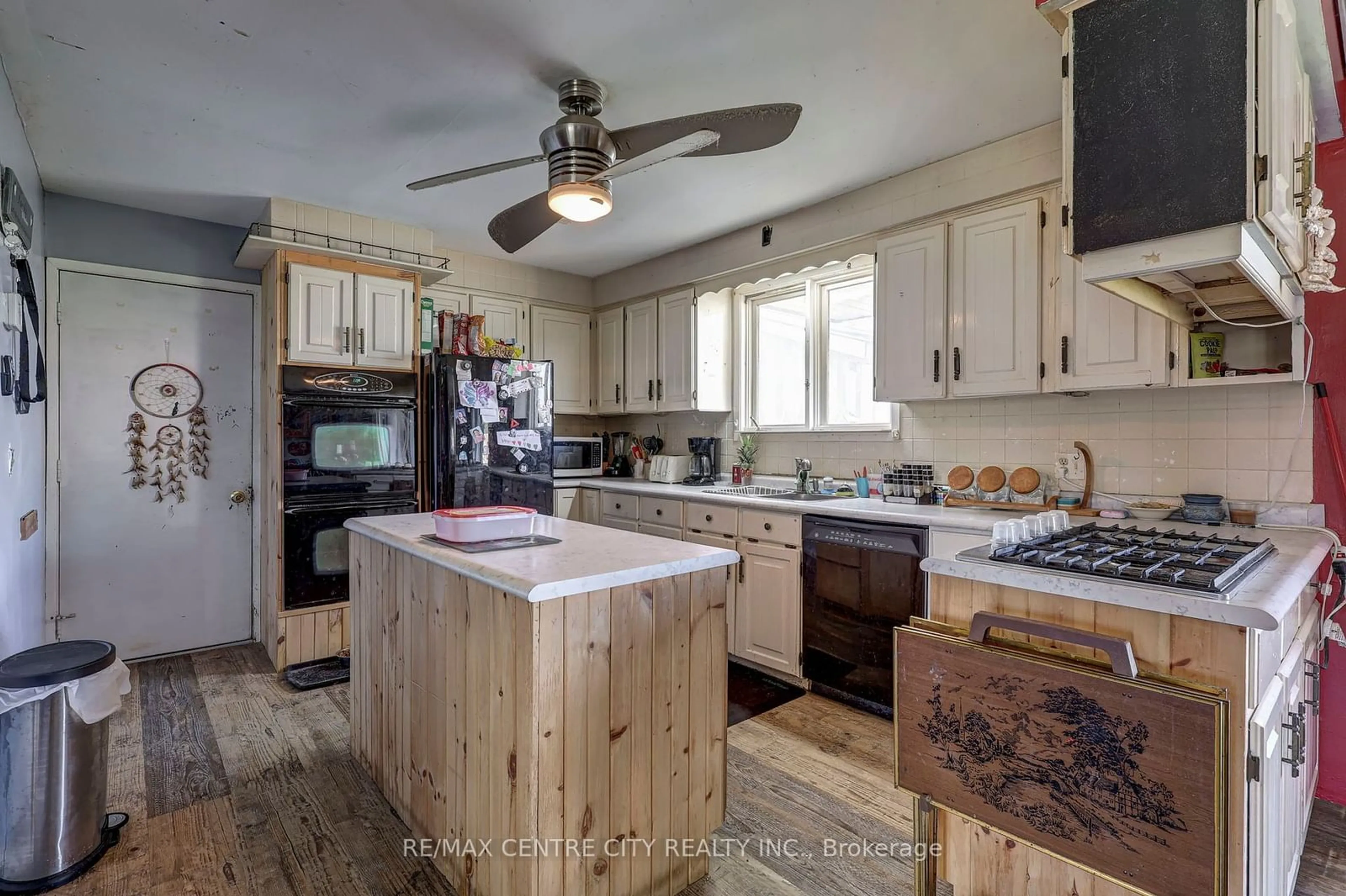 Rustic kitchen, wood floors, cottage for 11709 Tracey St, Malahide Ontario N0L 2J0