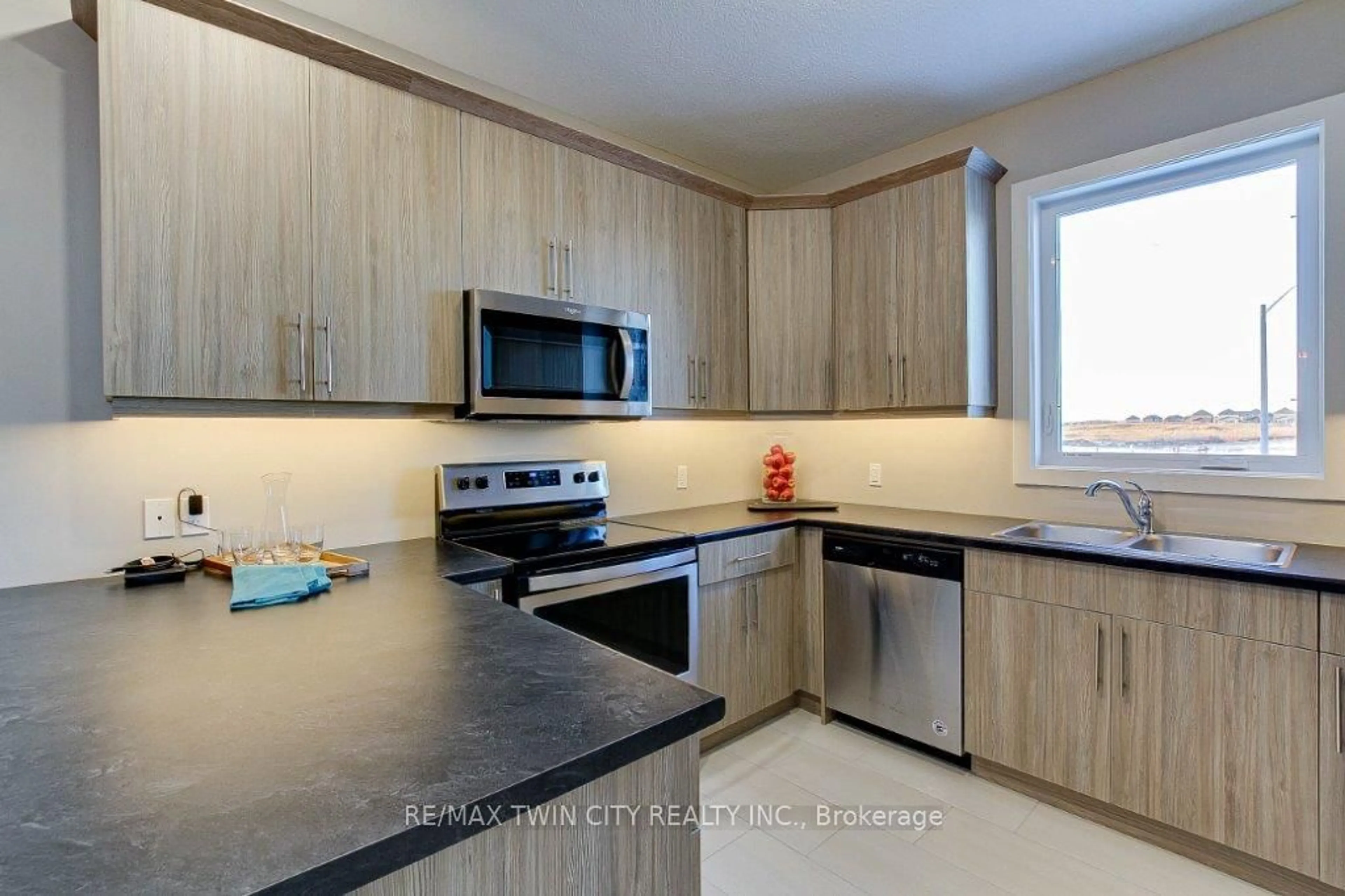 Standard kitchen, wood floors for 2084 Evans Blvd, London Ontario N6M 0J6