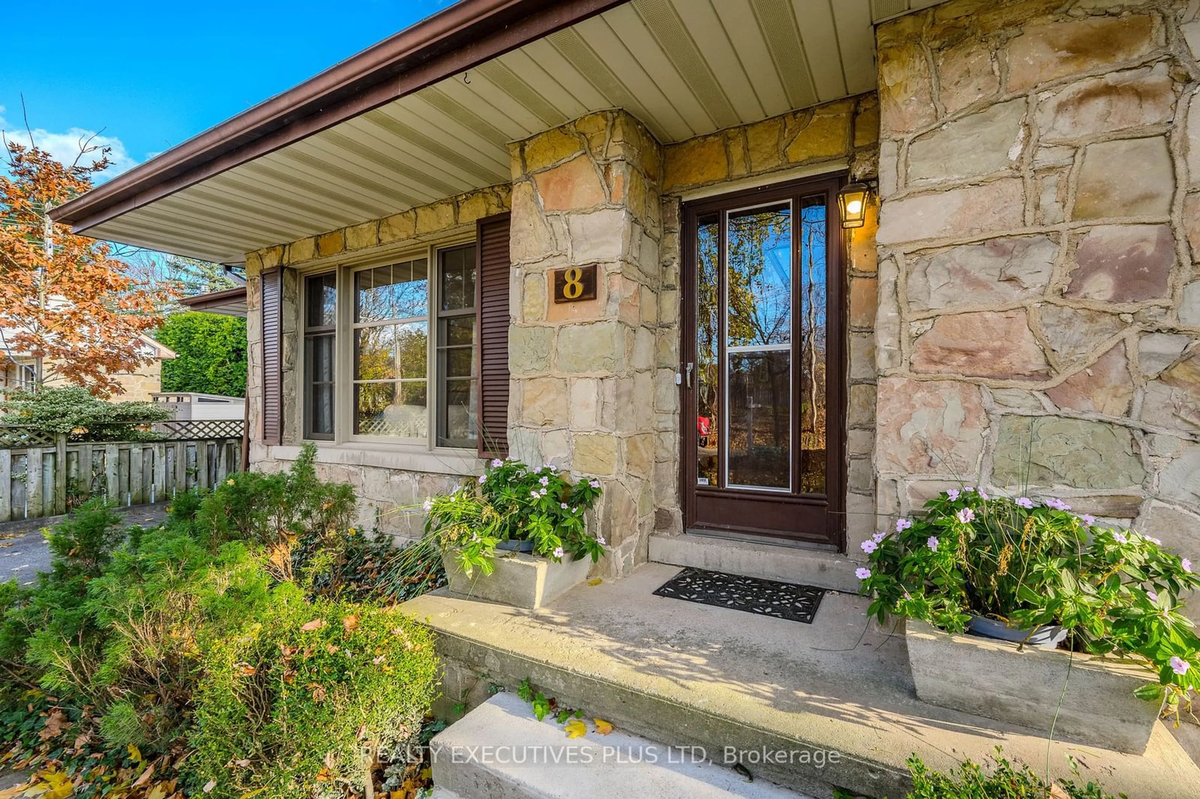 Indoor entryway, ceramic floors for 8 Echo Dr, Guelph Ontario N1G 1H2