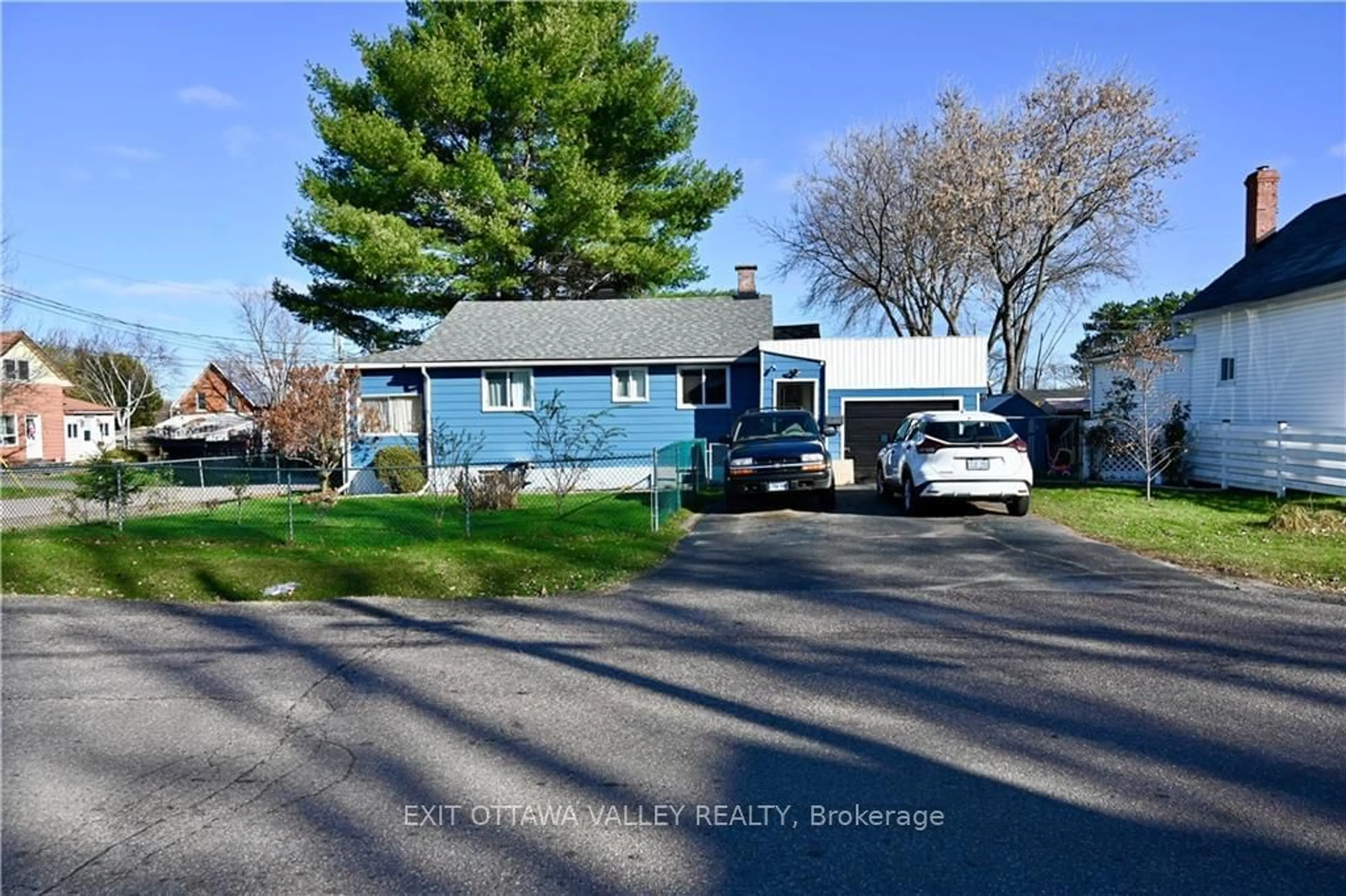 Frontside or backside of a home, cottage for 225 GEORGE St, Pembroke Ontario K8A 5J7