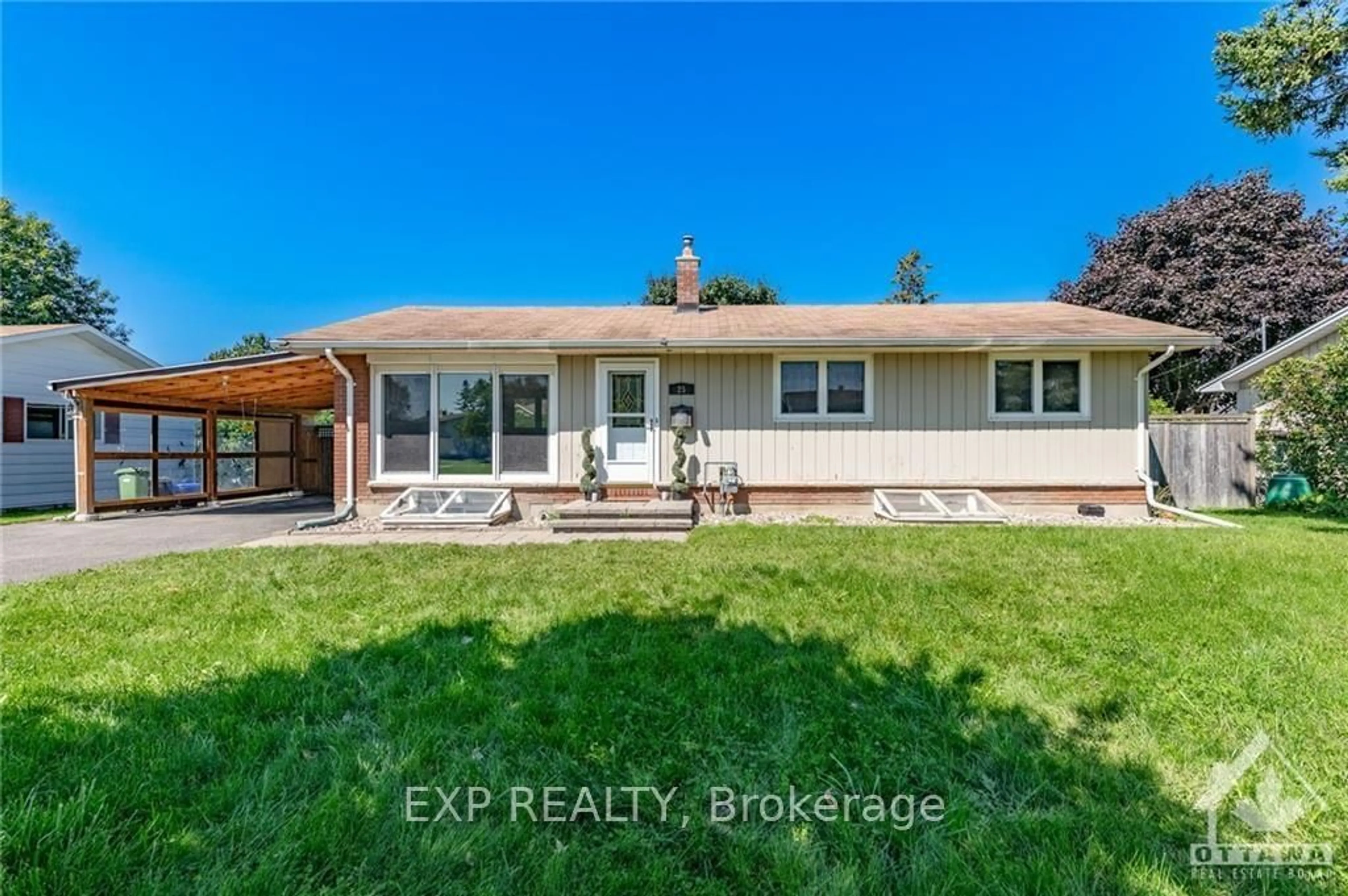 Frontside or backside of a home, the fenced backyard for 25 OAKVIEW Ave, Meadowlands - Crestview and Area Ontario K2G 2Z9