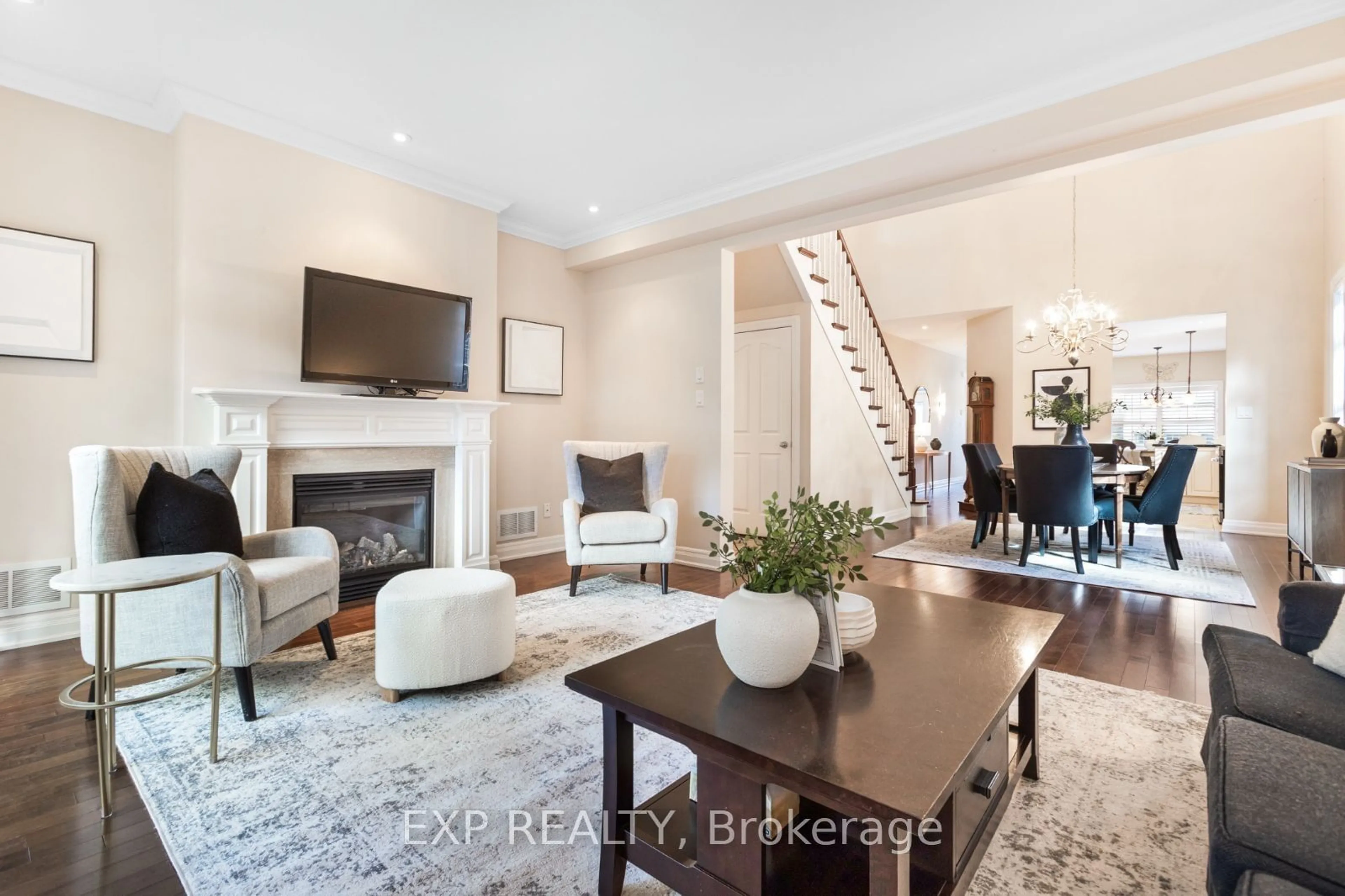 Living room, wood floors for 42 Butternut Grove Lane, Hamilton Ontario L9K 0B7