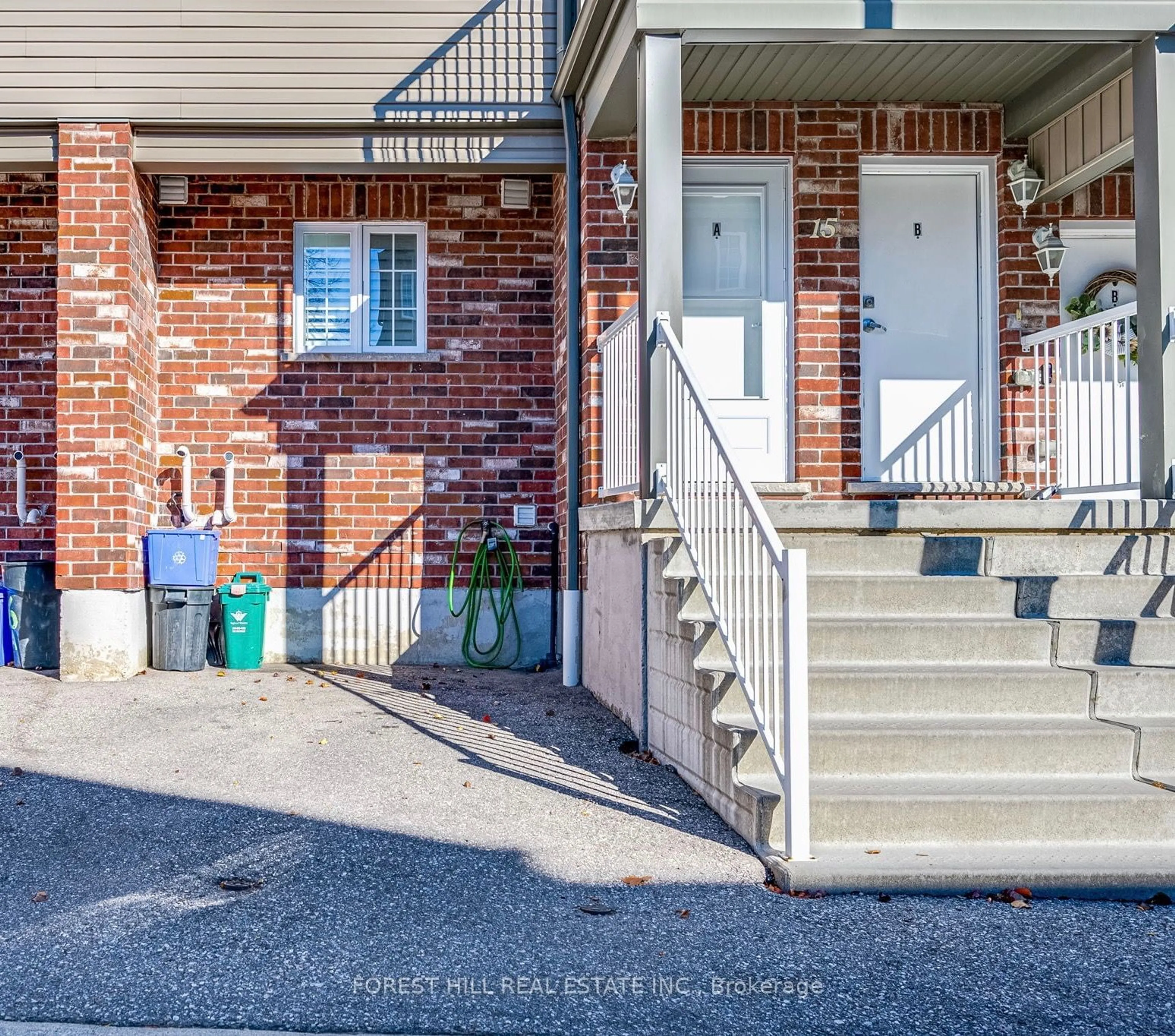 Home with brick exterior material for 55 Mooregate Cres #15B, Kitchener Ontario N2M 0A6