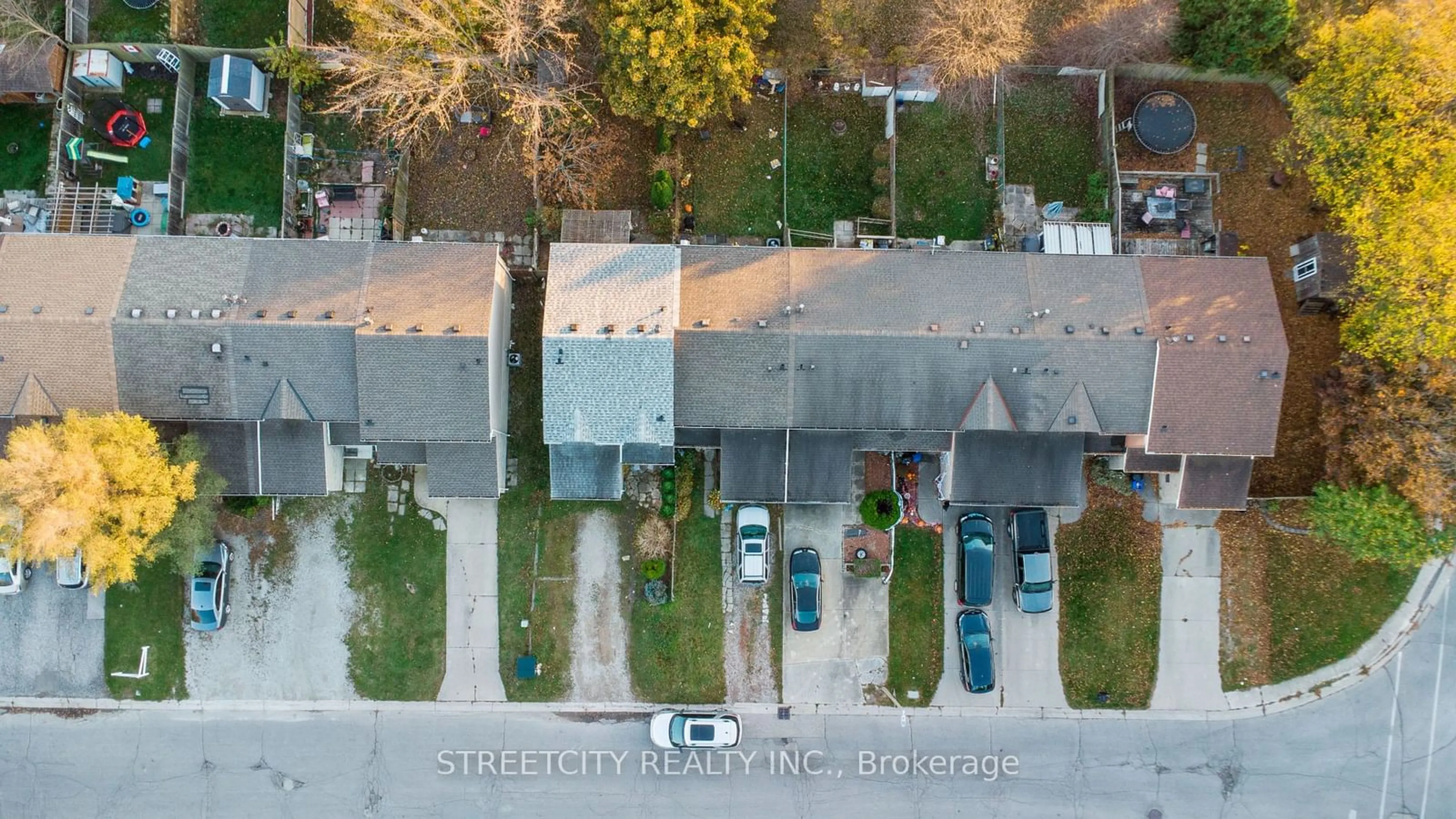 A pic from exterior of the house or condo, the street view for 311 Somerset Cres, Sarnia Ontario N7S 4E8