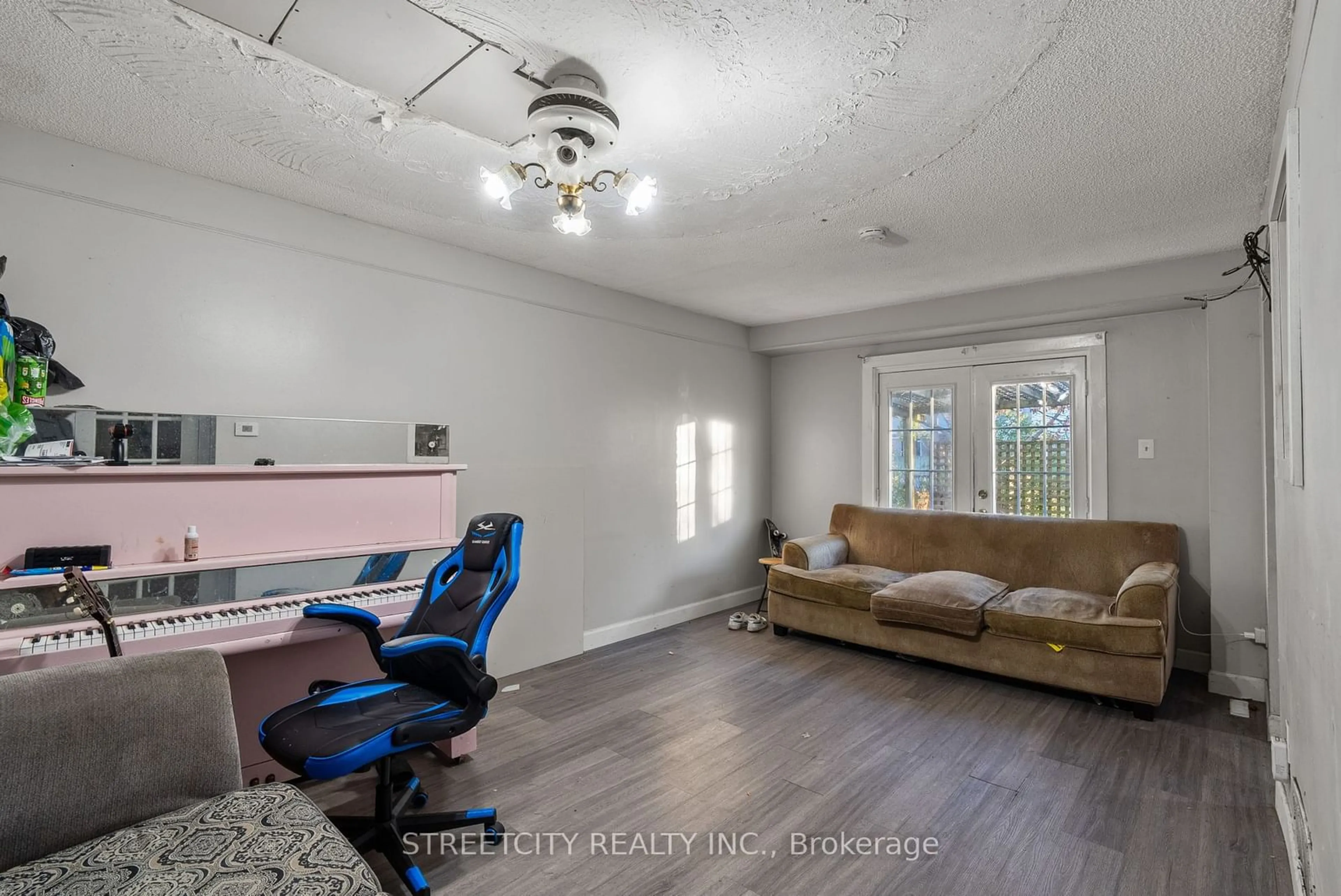 A pic of a room, wood floors for 311 Somerset Cres, Sarnia Ontario N7S 4E8