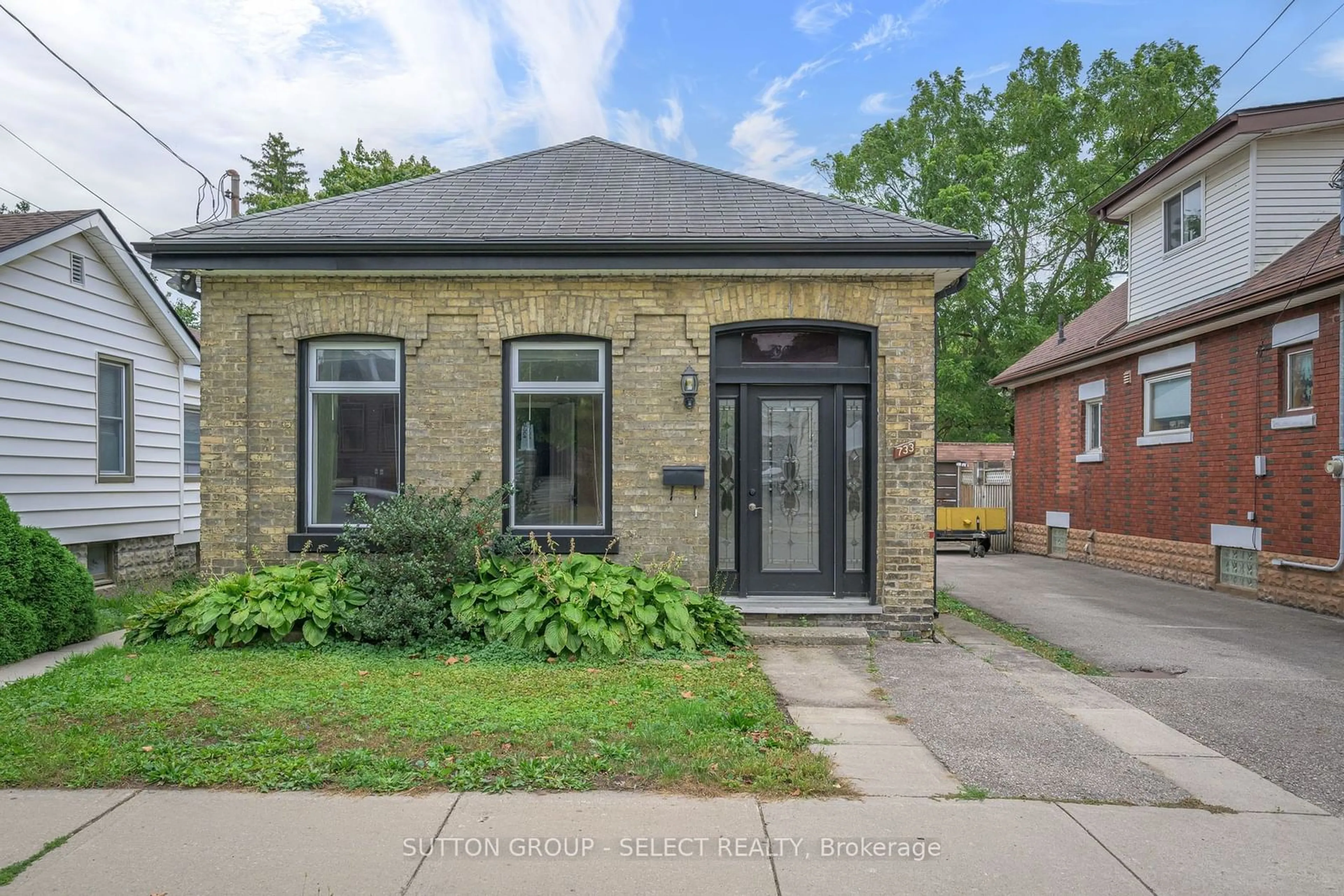 Home with brick exterior material for 733 Princess Ave, London Ontario N5W 3M2