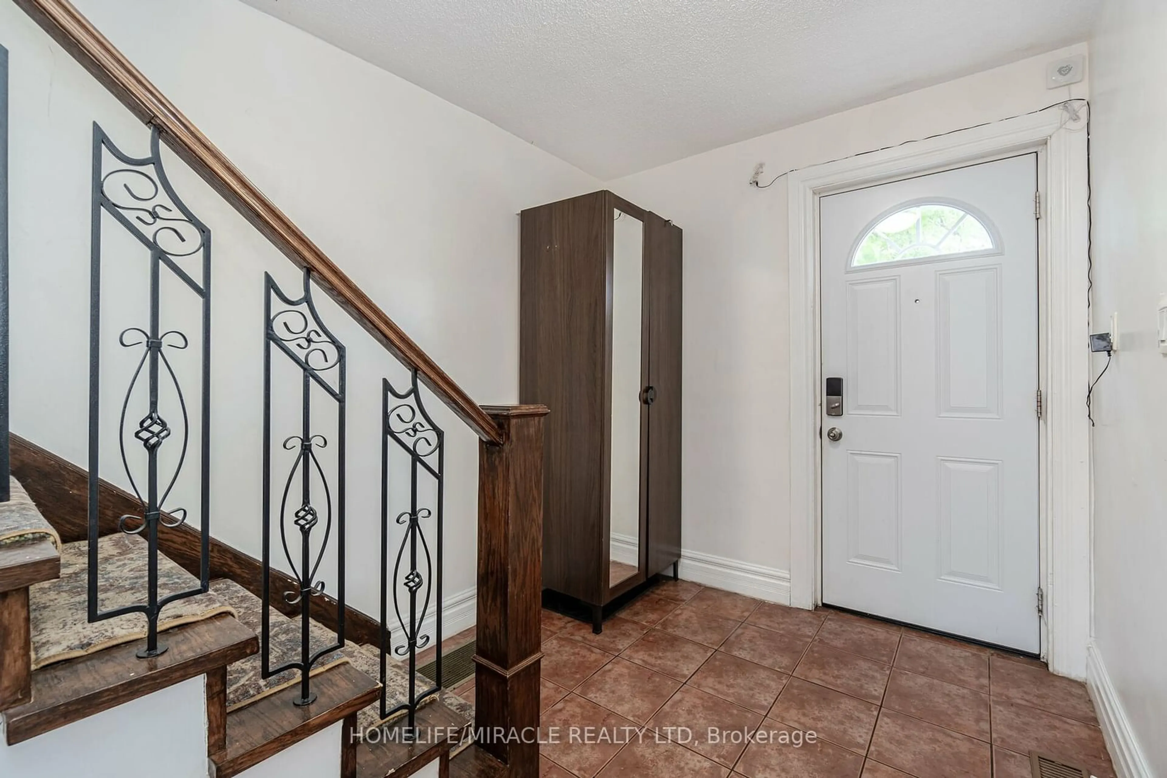 Indoor entryway, wood floors for 434 Ferguson Ave, Hamilton Ontario L8L 4Y9