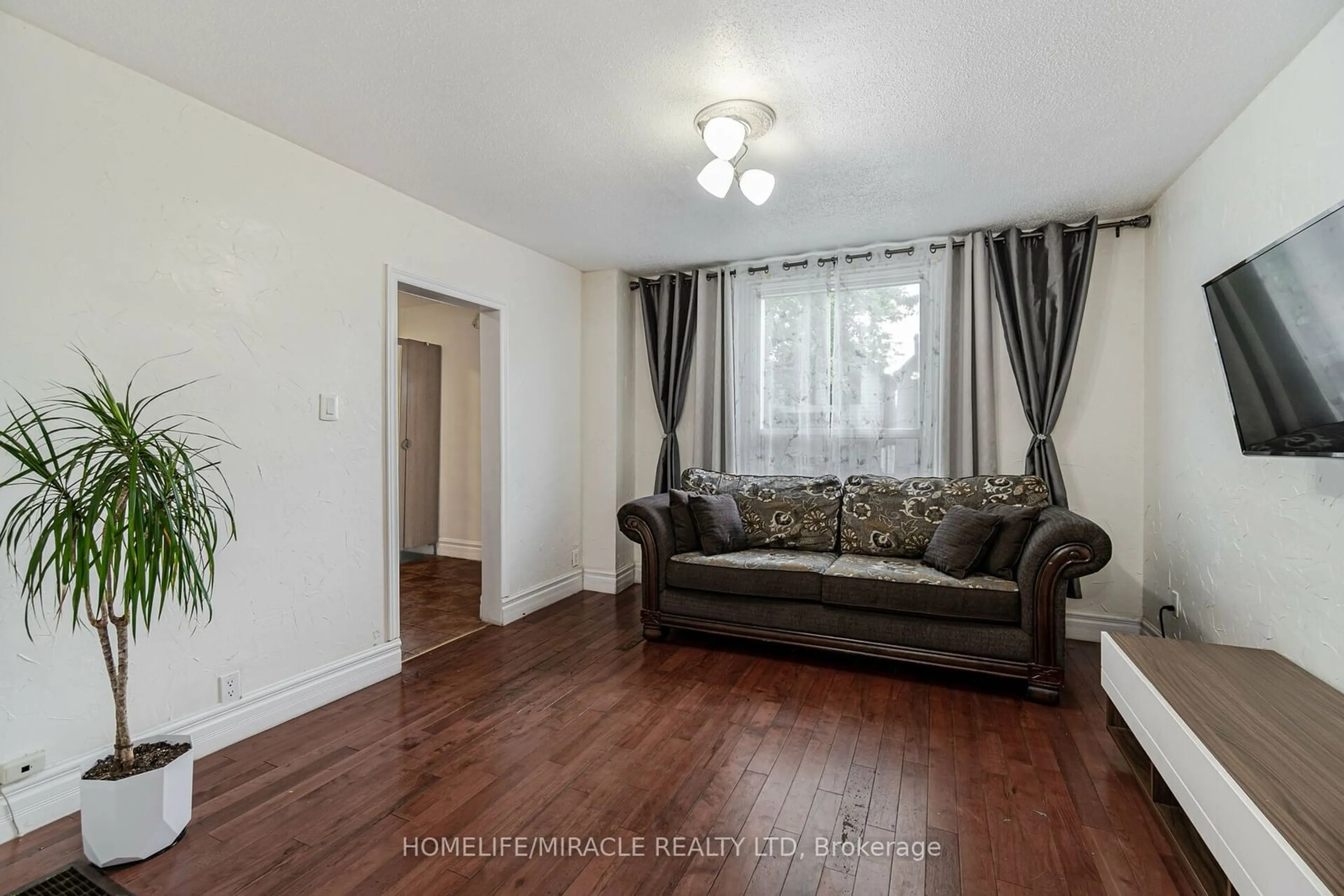 Living room, wood floors for 434 Ferguson Ave, Hamilton Ontario L8L 4Y9