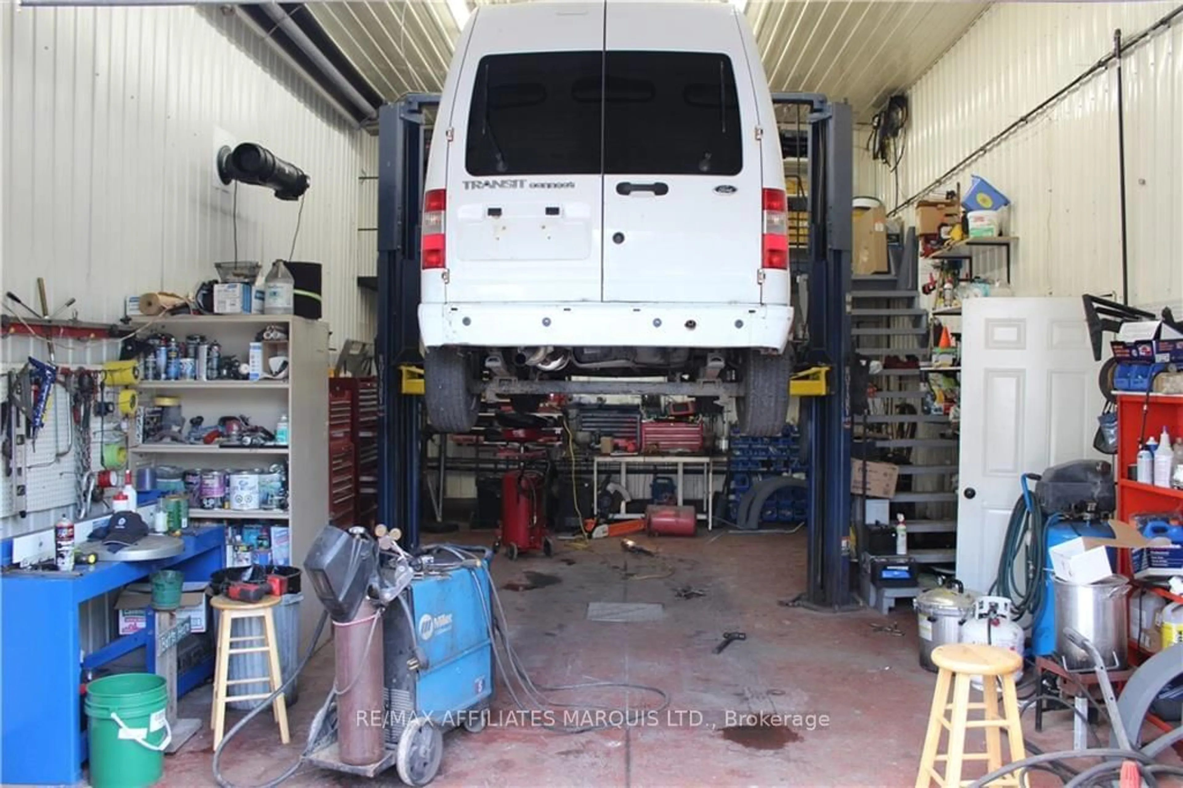 Indoor garage, cement floor for 15579 COUNTY ROAD 18 Rd, South Stormont Ontario K0C 1R0