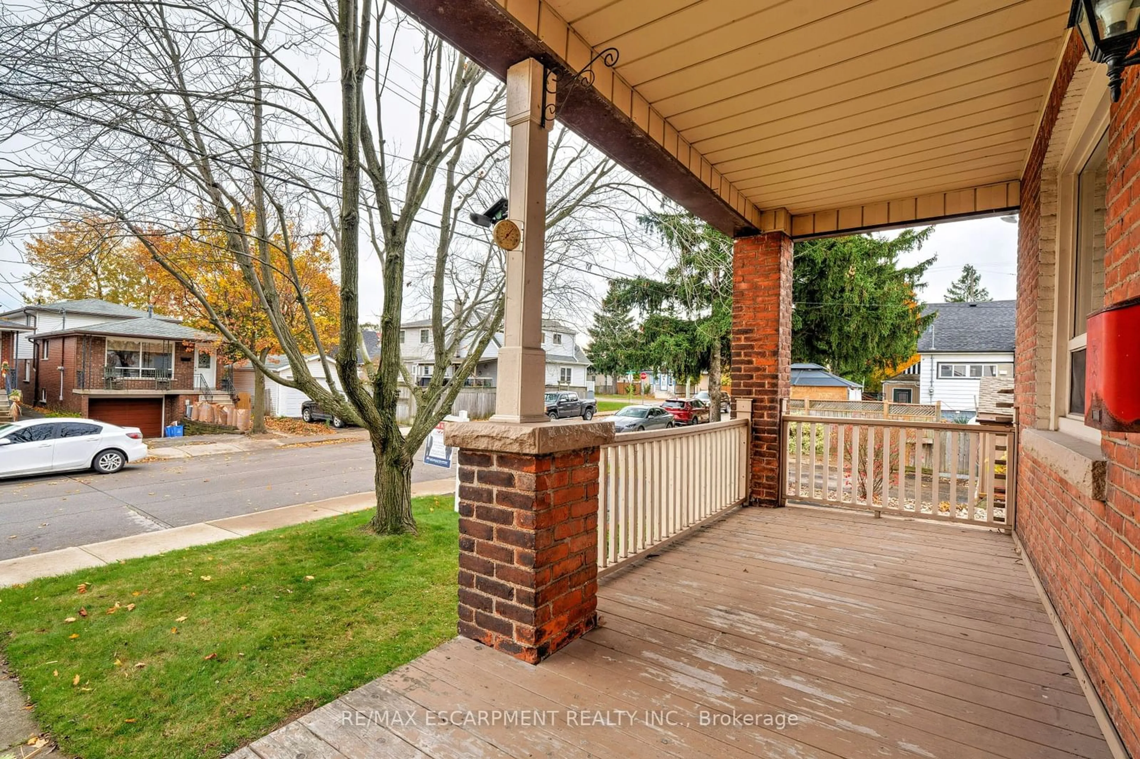 Patio, the street view for 232 East 8th St, Hamilton Ontario L9A 3L8