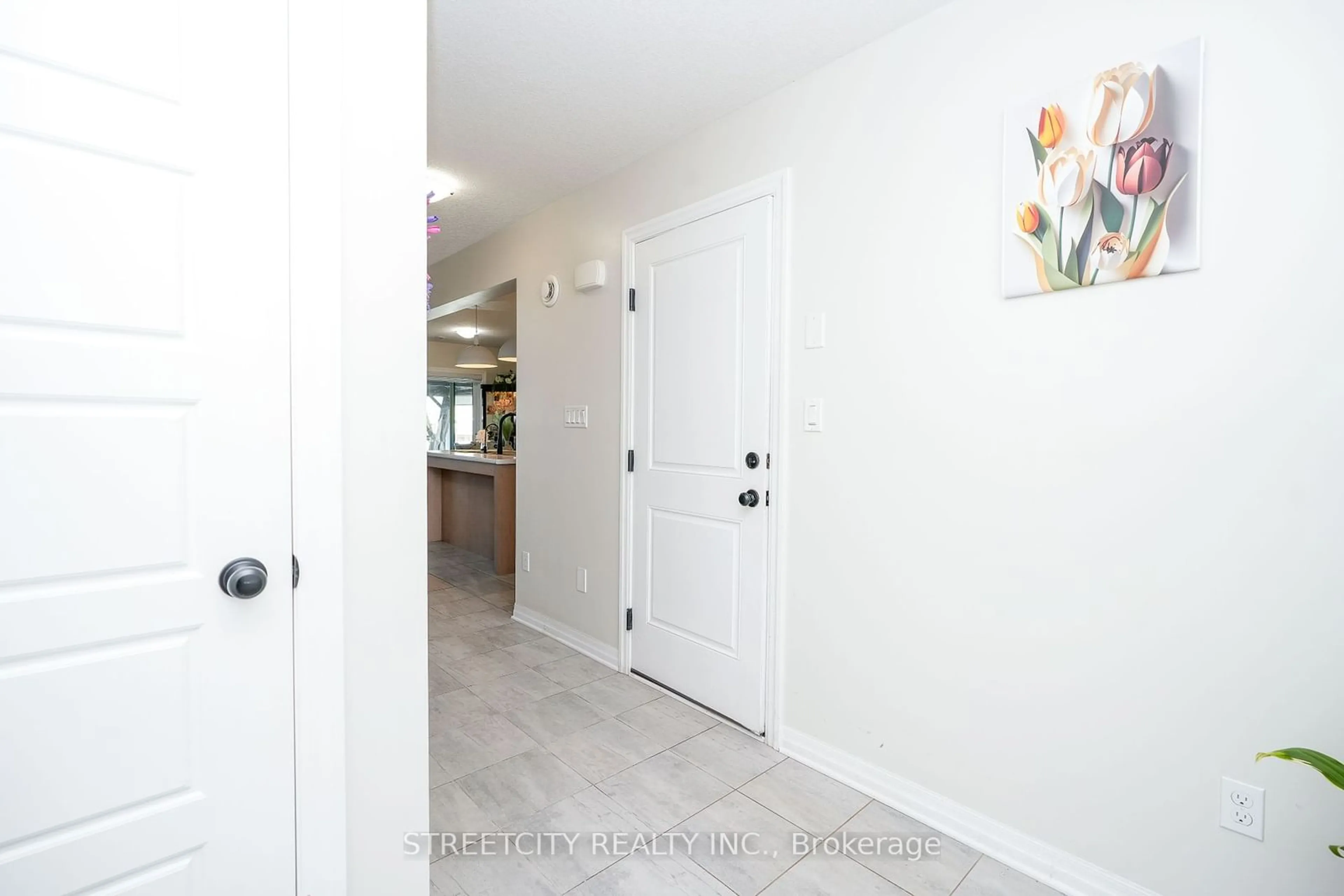 Indoor entryway, wood floors for 58 Honey Bend St, St. Thomas Ontario N5R 0H6