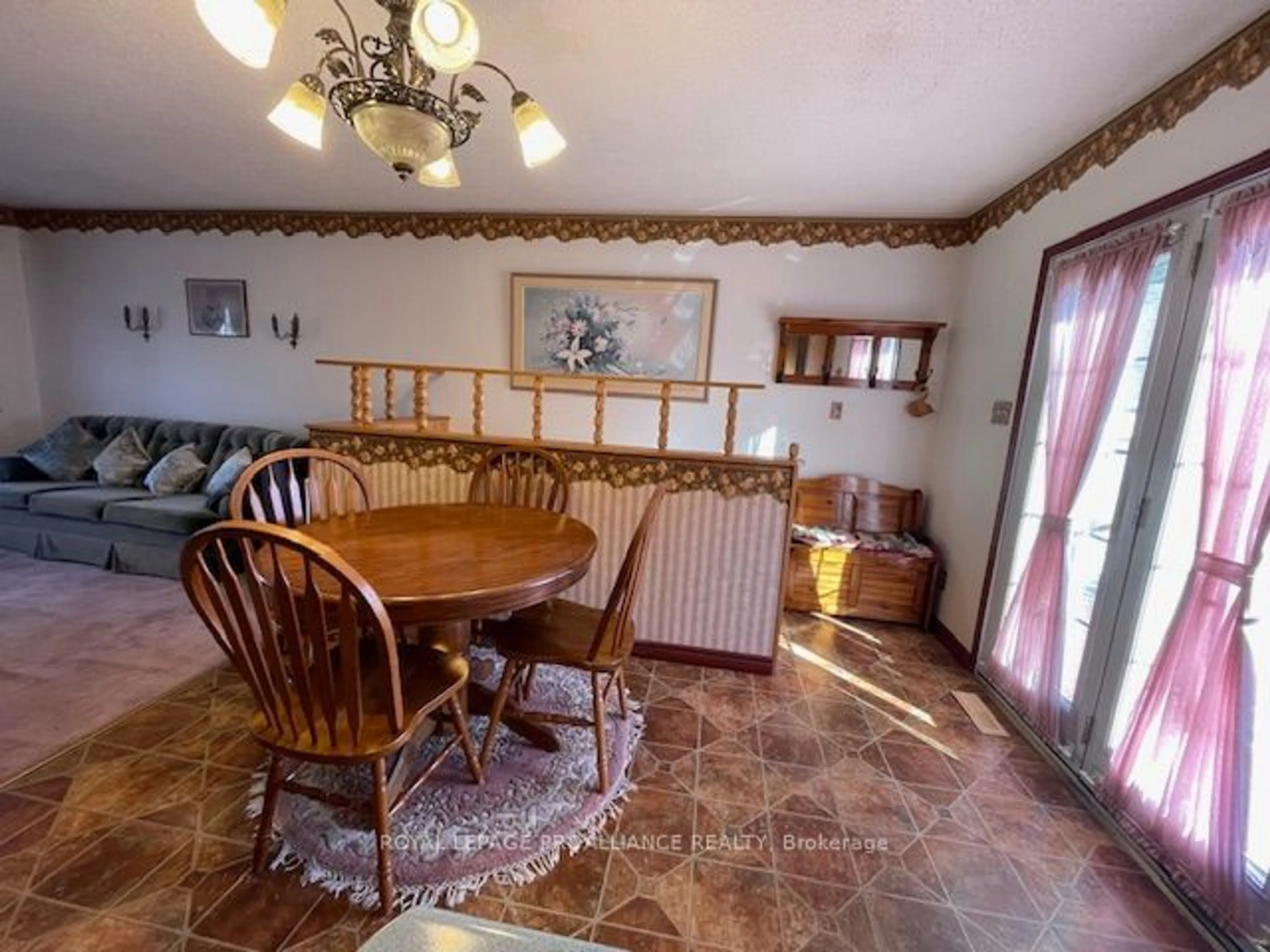 Dining room, wood floors, cottage for 400 York Rd, Tyendinaga Ontario K0K 1X0