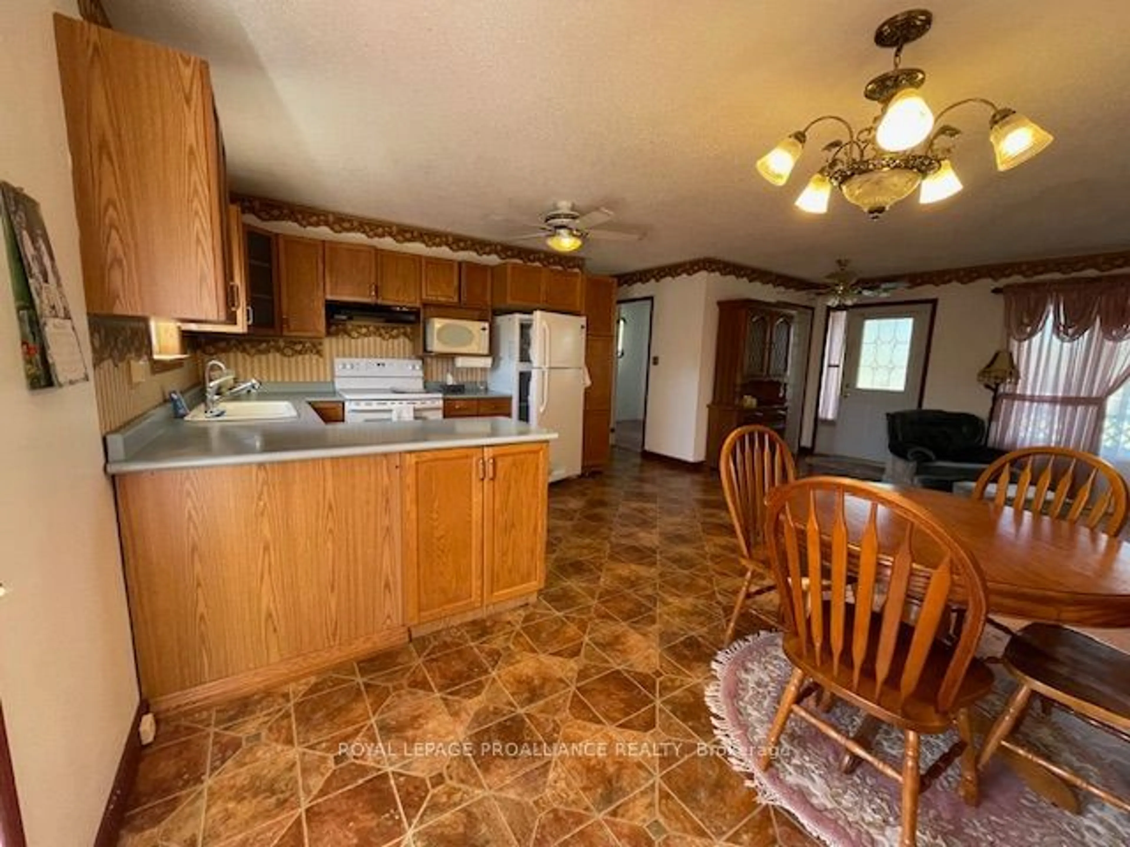 Standard kitchen, wood floors, cottage for 400 York Rd, Tyendinaga Ontario K0K 1X0