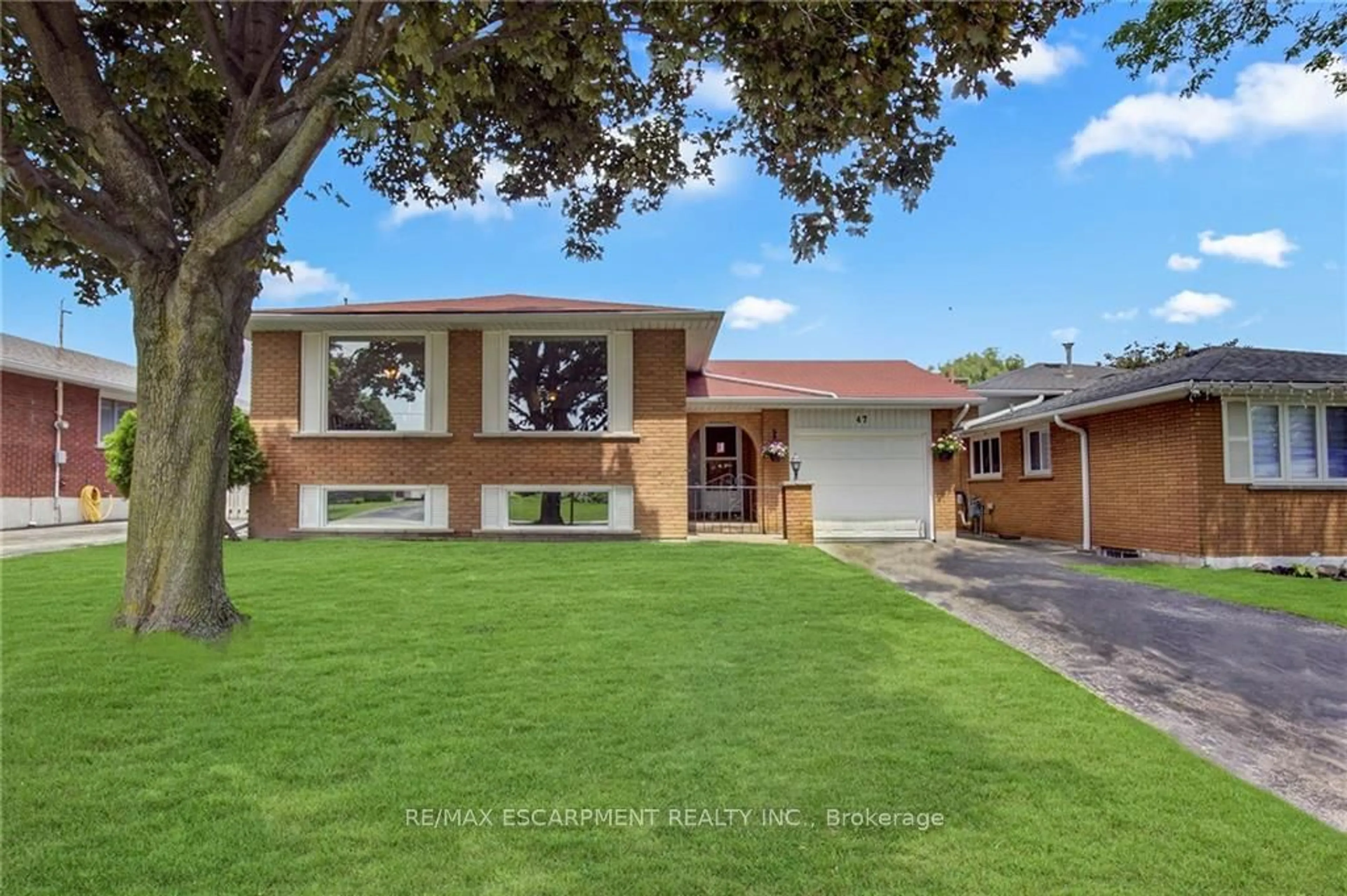 Frontside or backside of a home, the street view for 47 Jasmine St, Hamilton Ontario L8V 2N1