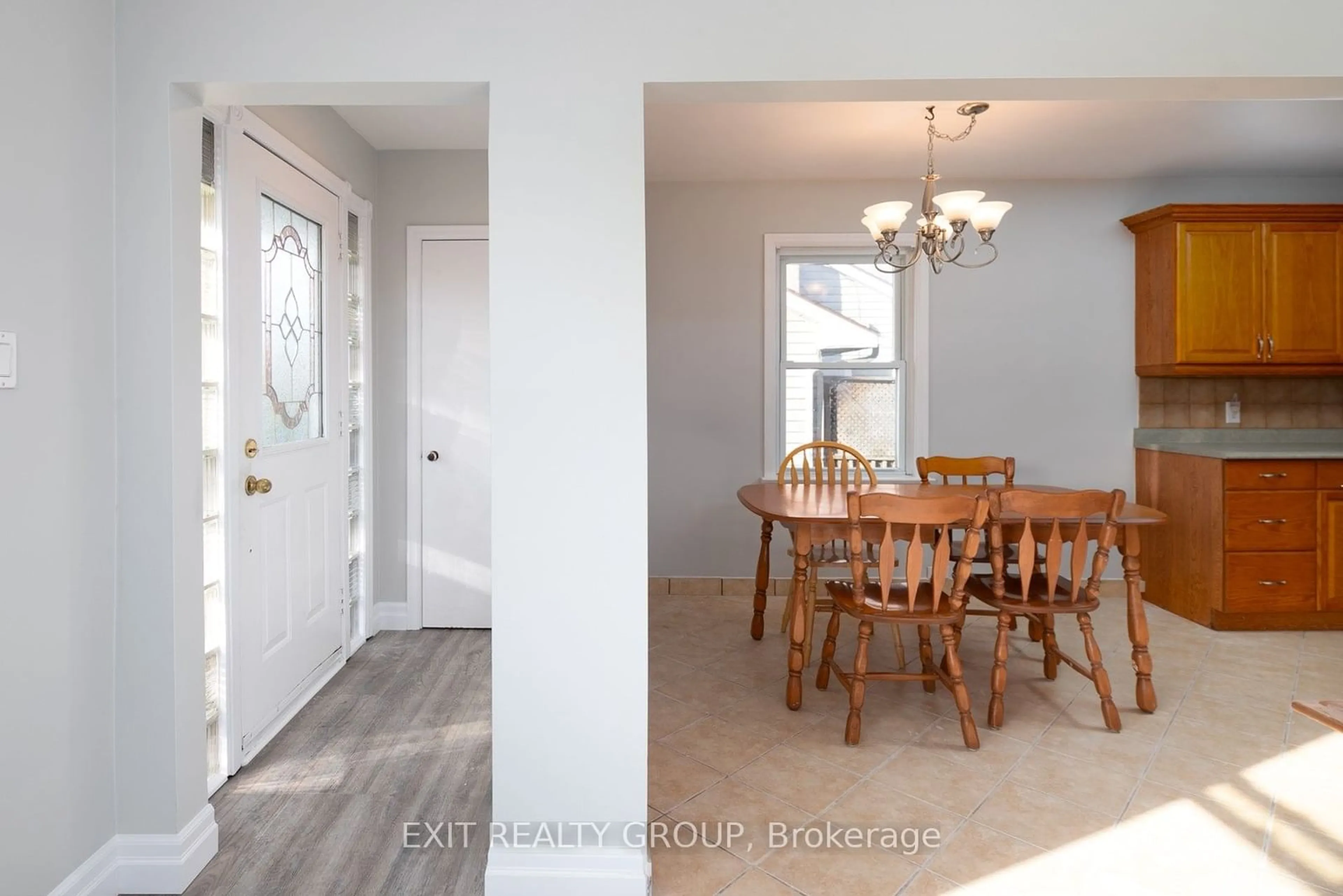 Dining room, wood floors, cottage for 174 Dixon Dr, Quinte West Ontario K8V 1X3