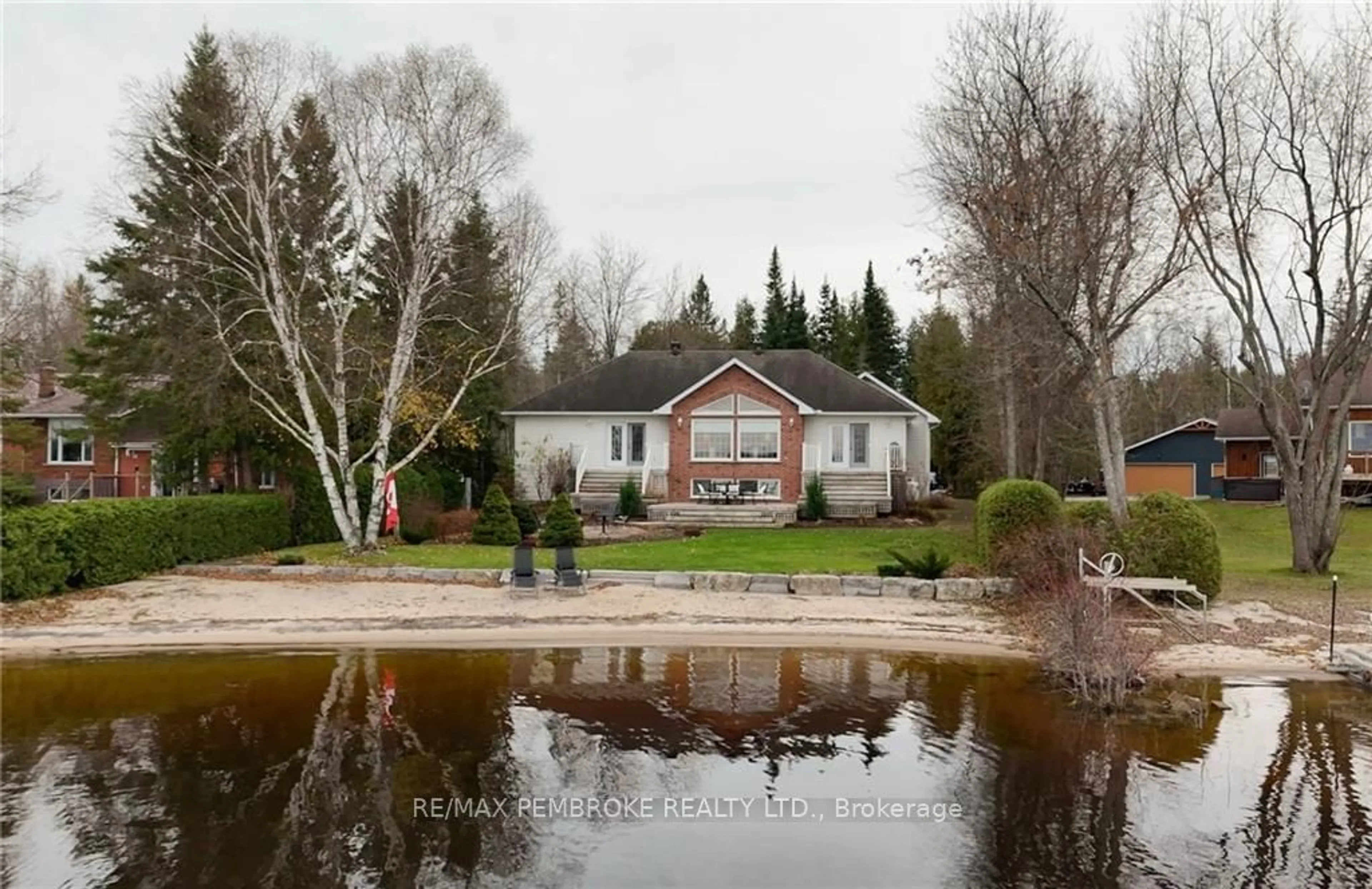 Frontside or backside of a home, cottage for 68 BEAVER CREEK Tr, Laurentian Valley Ontario K8A 6W2