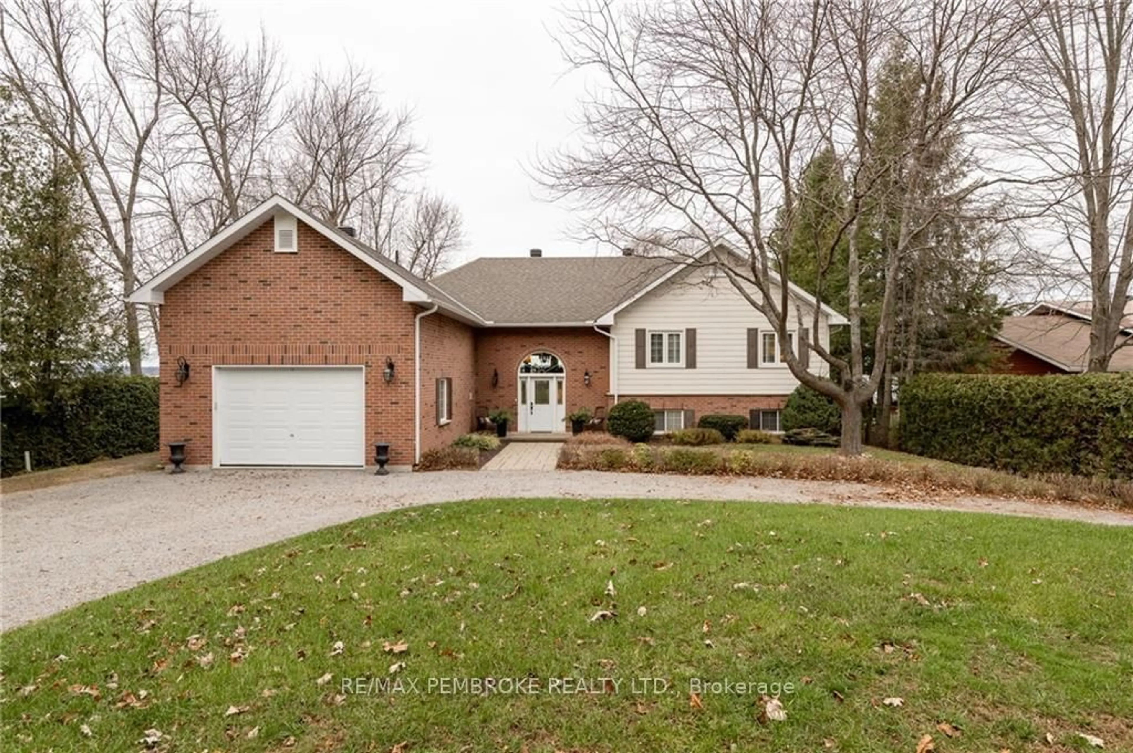 Home with brick exterior material for 68 BEAVER CREEK Tr, Laurentian Valley Ontario K8A 6W2