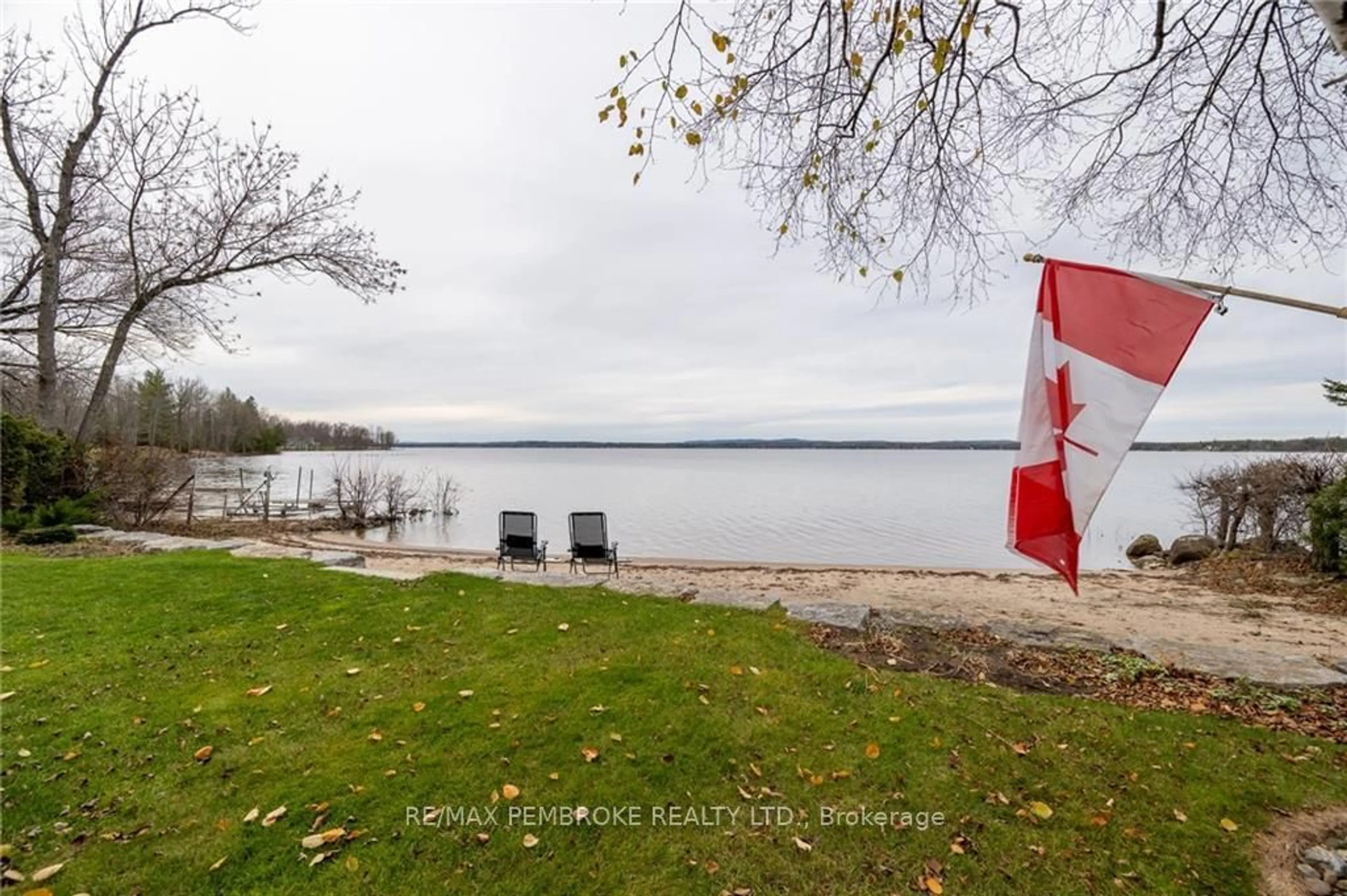 Patio, lake for 68 BEAVER CREEK Tr, Laurentian Valley Ontario K8A 6W2