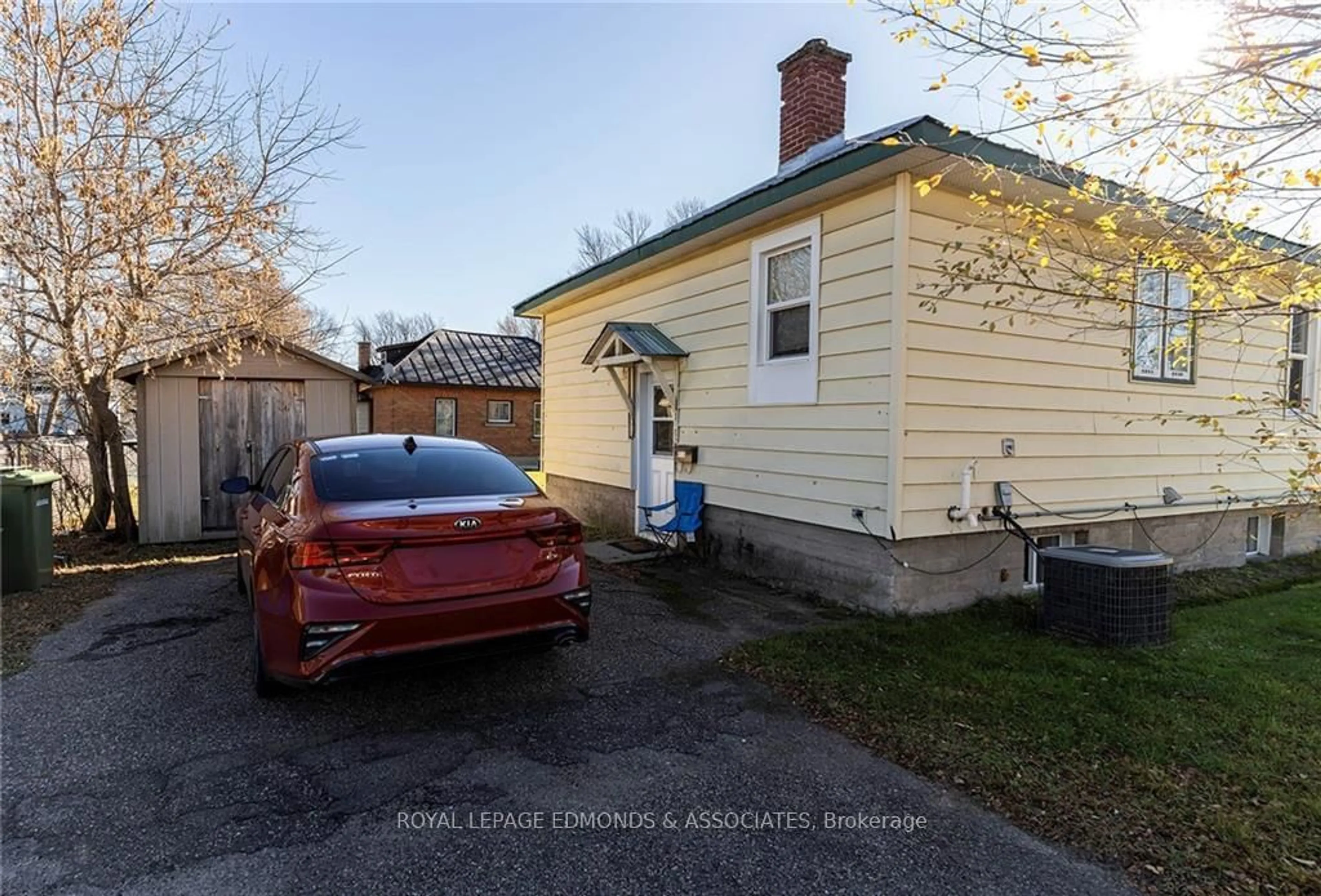 Frontside or backside of a home, cottage for 671 GORDON St, Pembroke Ontario K8A 6J7