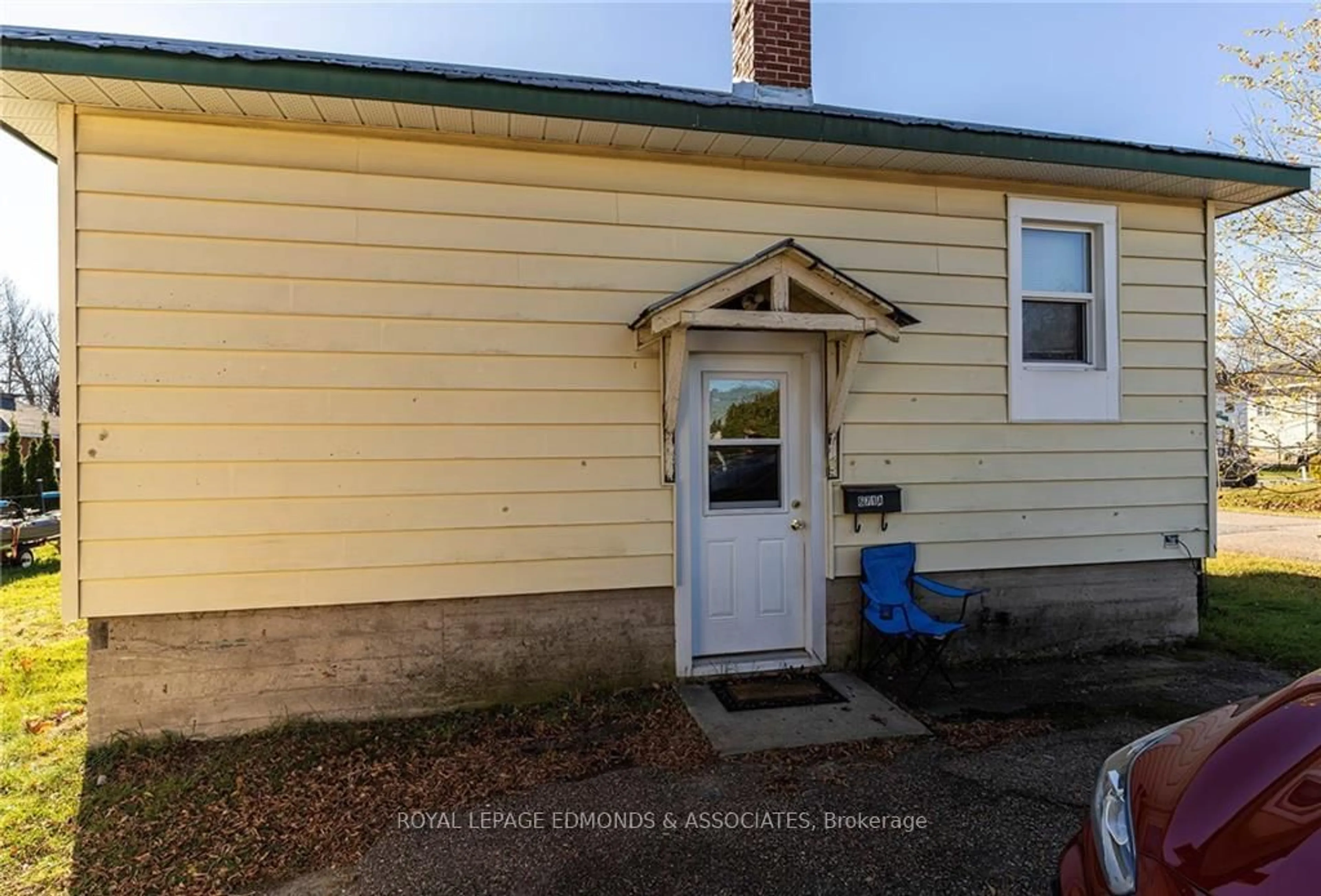 Frontside or backside of a home, cottage for 671 GORDON St, Pembroke Ontario K8A 6J7