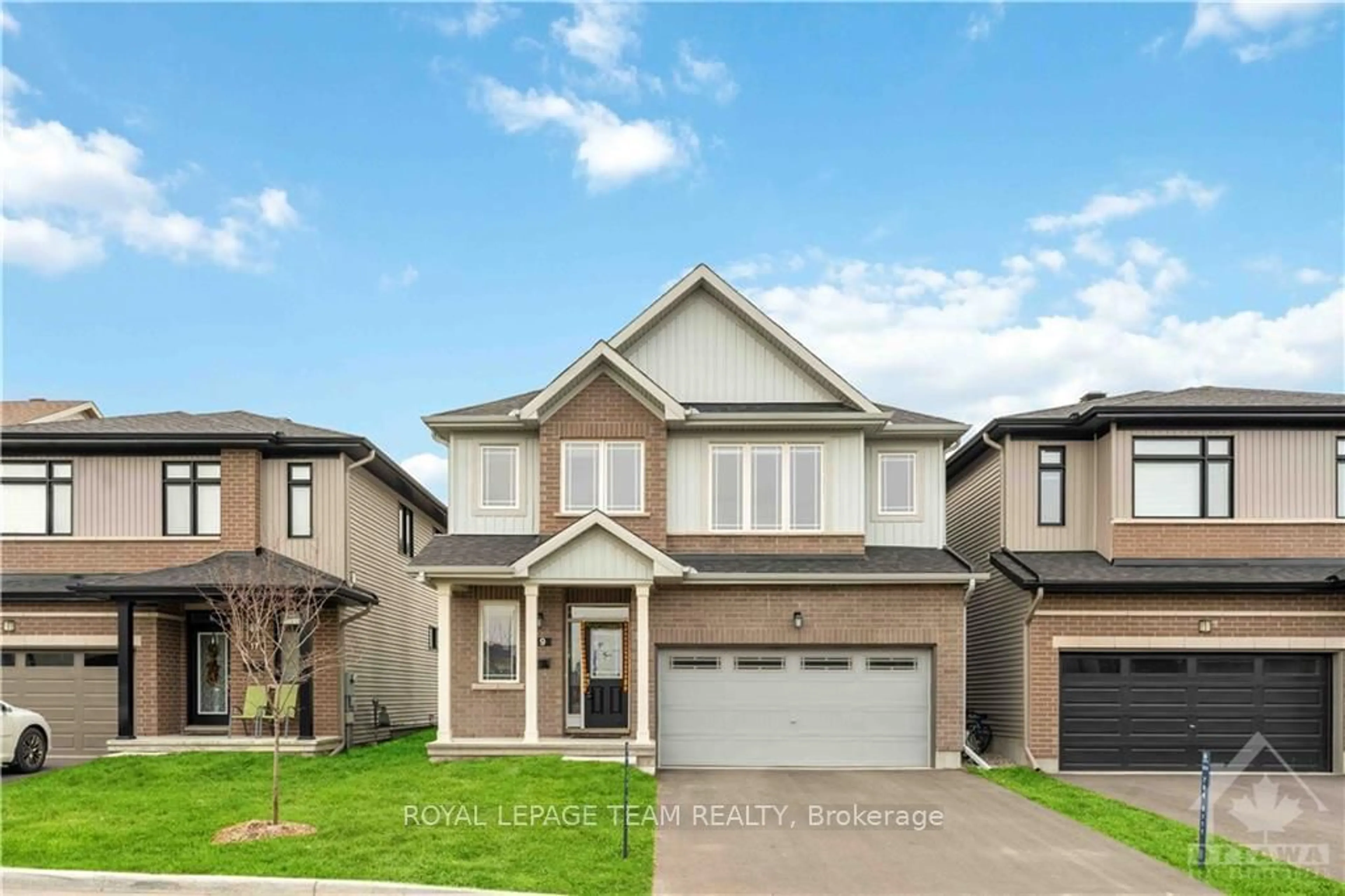 Frontside or backside of a home, the street view for 19 TOLCHACO Crt, Barrhaven Ontario K2J 3V5