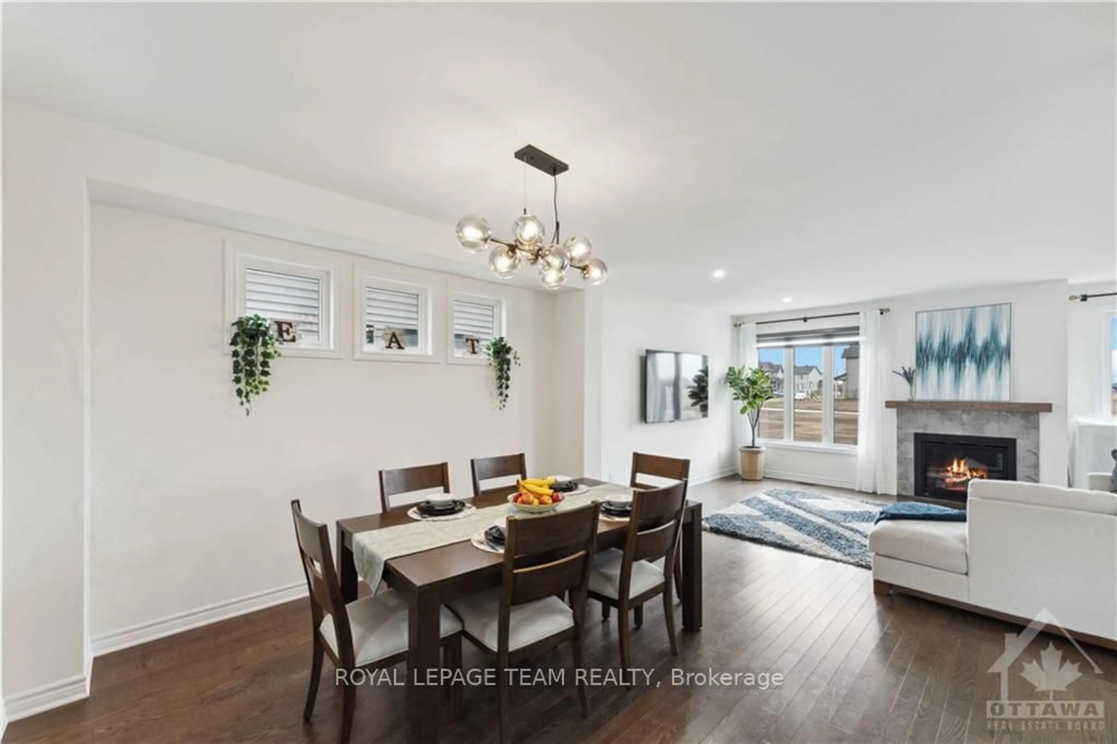 Dining room, wood floors for 19 TOLCHACO Crt, Barrhaven Ontario K2J 3V5