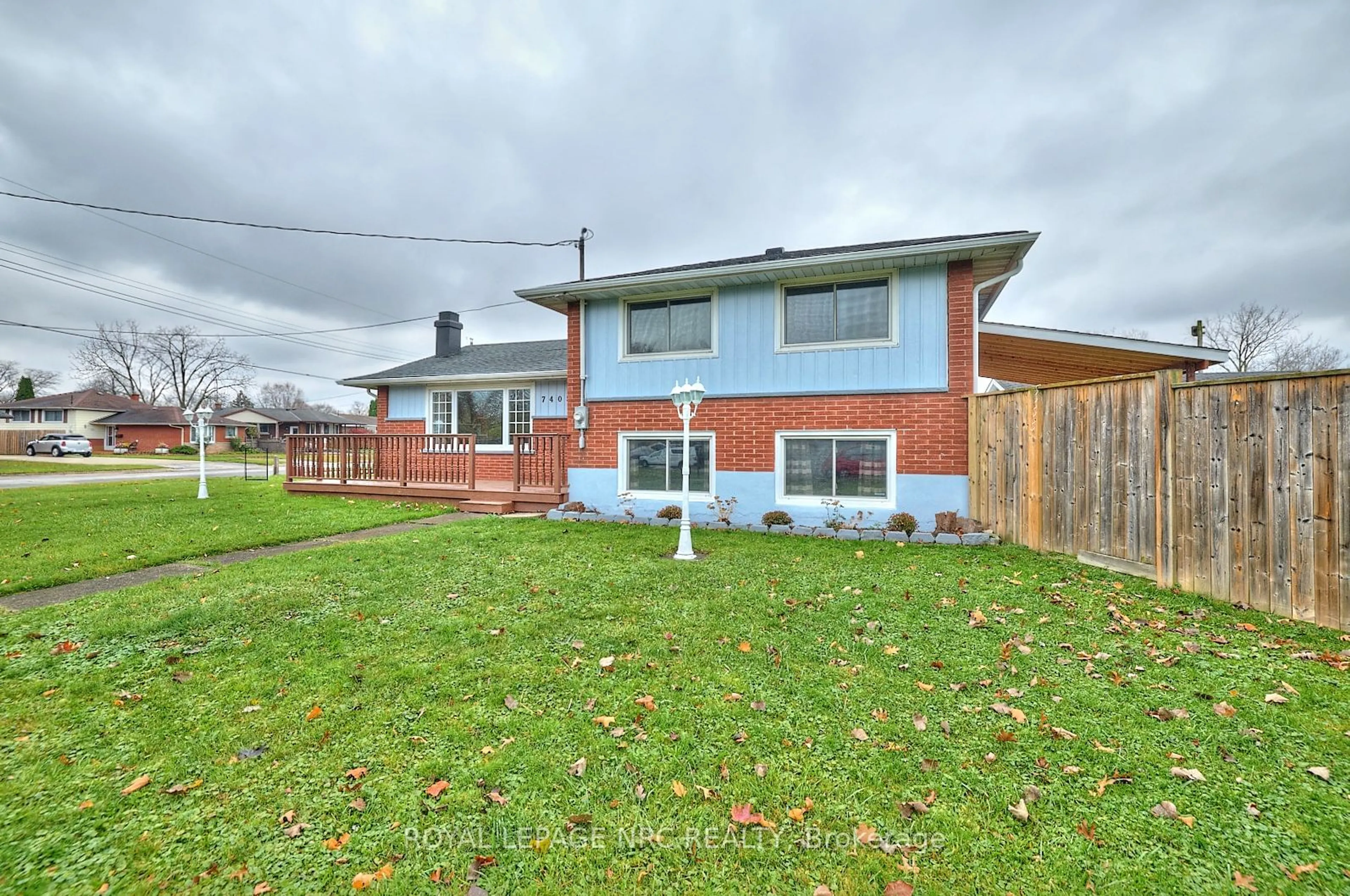 A pic from exterior of the house or condo, the fenced backyard for 7405 Susan Cres, Niagara Falls Ontario L2G 3H5