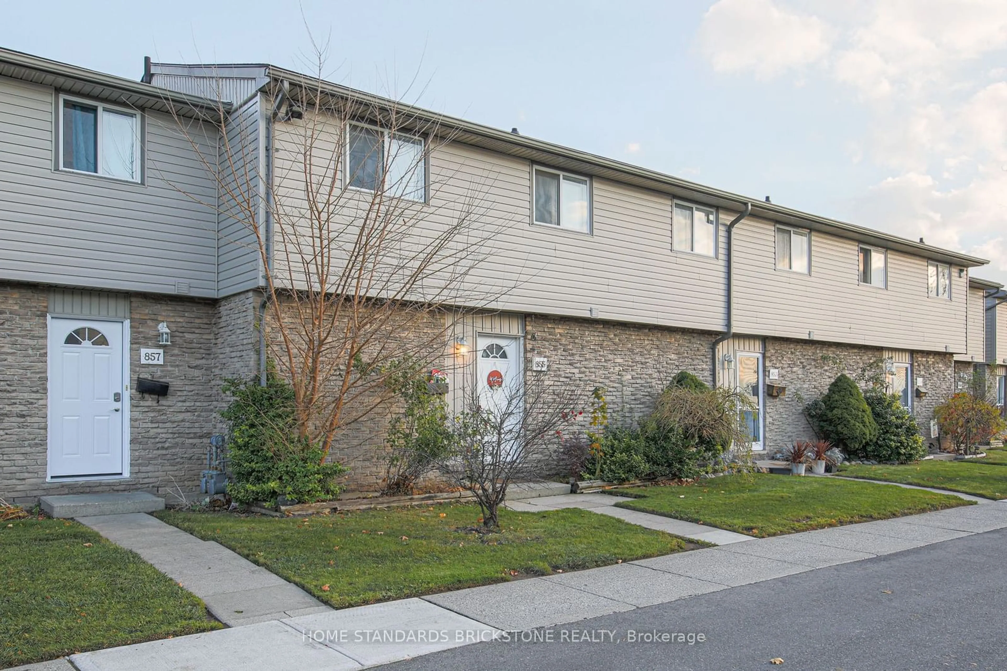 A pic from exterior of the house or condo, the street view for 855 Southdale Rd #33, London Ontario N6E 1V7