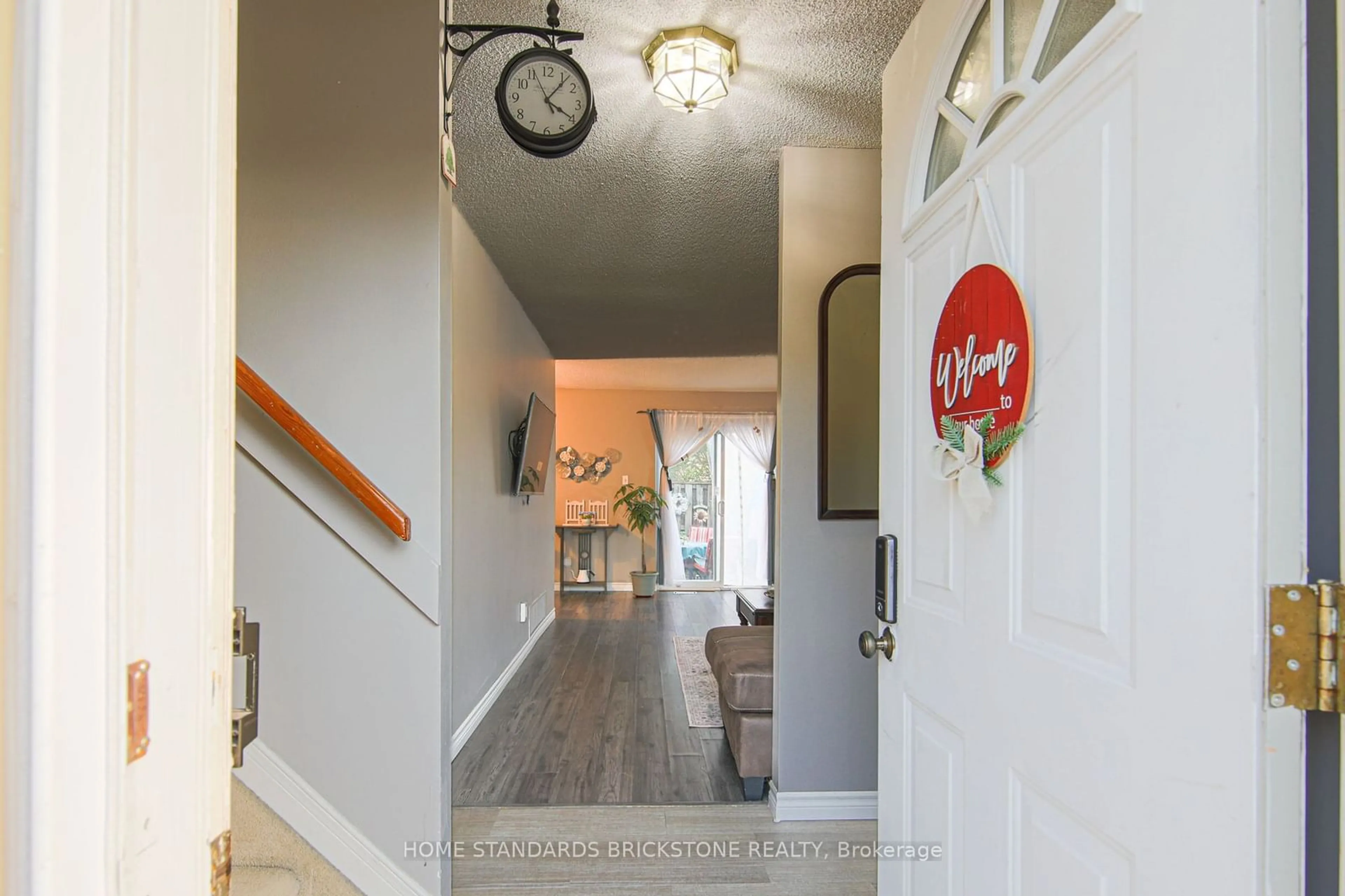 Indoor entryway, wood floors for 855 Southdale Rd #33, London Ontario N6E 1V7